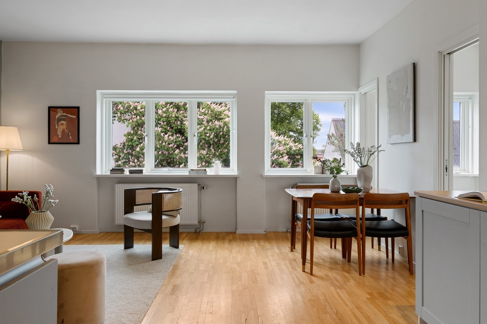 Leiligheten har en god planløsning med plass til flere sosiale soner. Galleribilde