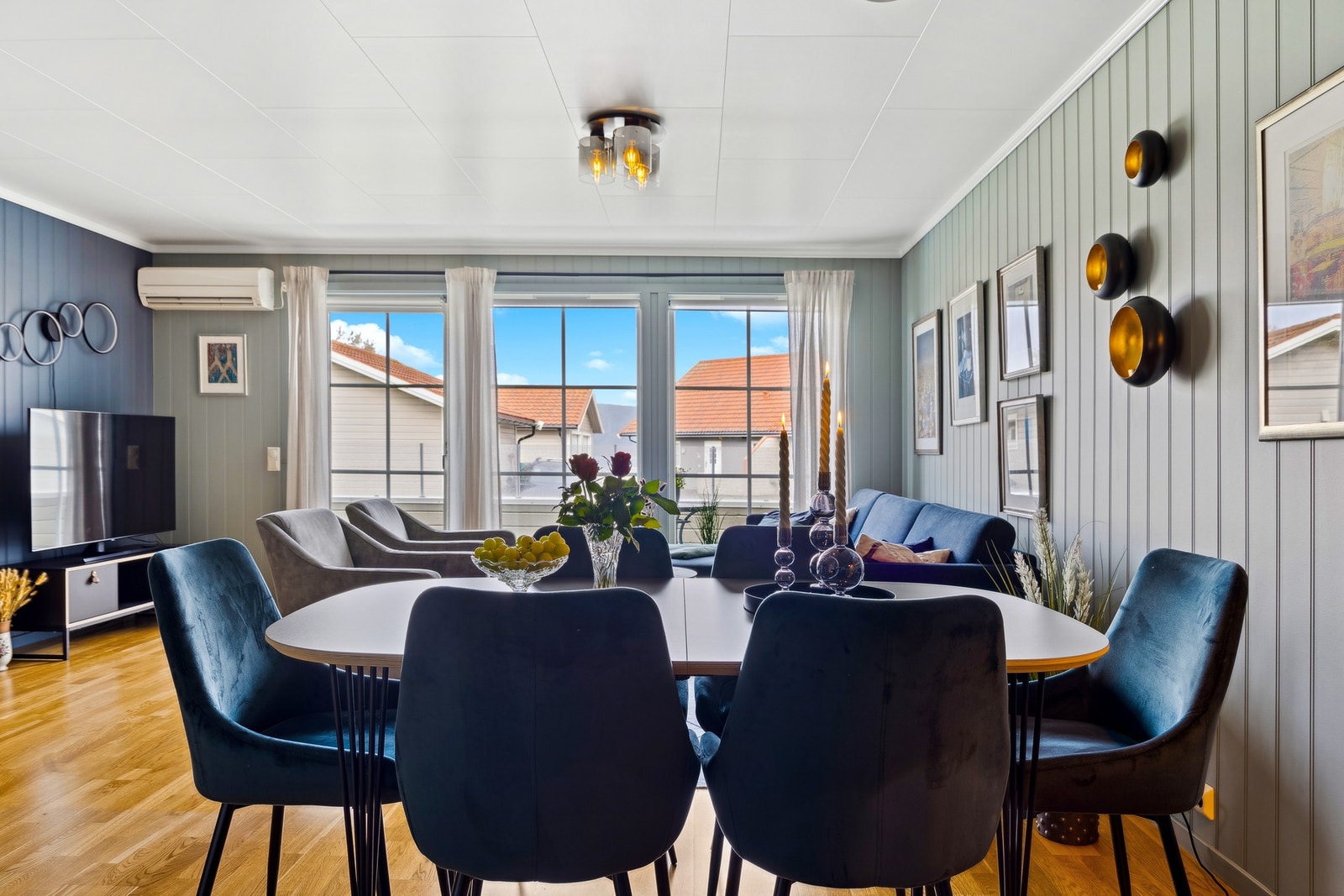 Leiligheten ble oppført ca. 2007, og ligger i 1. etasje- Direkte utgang til markterrasse på 20 kvm Galleribilde