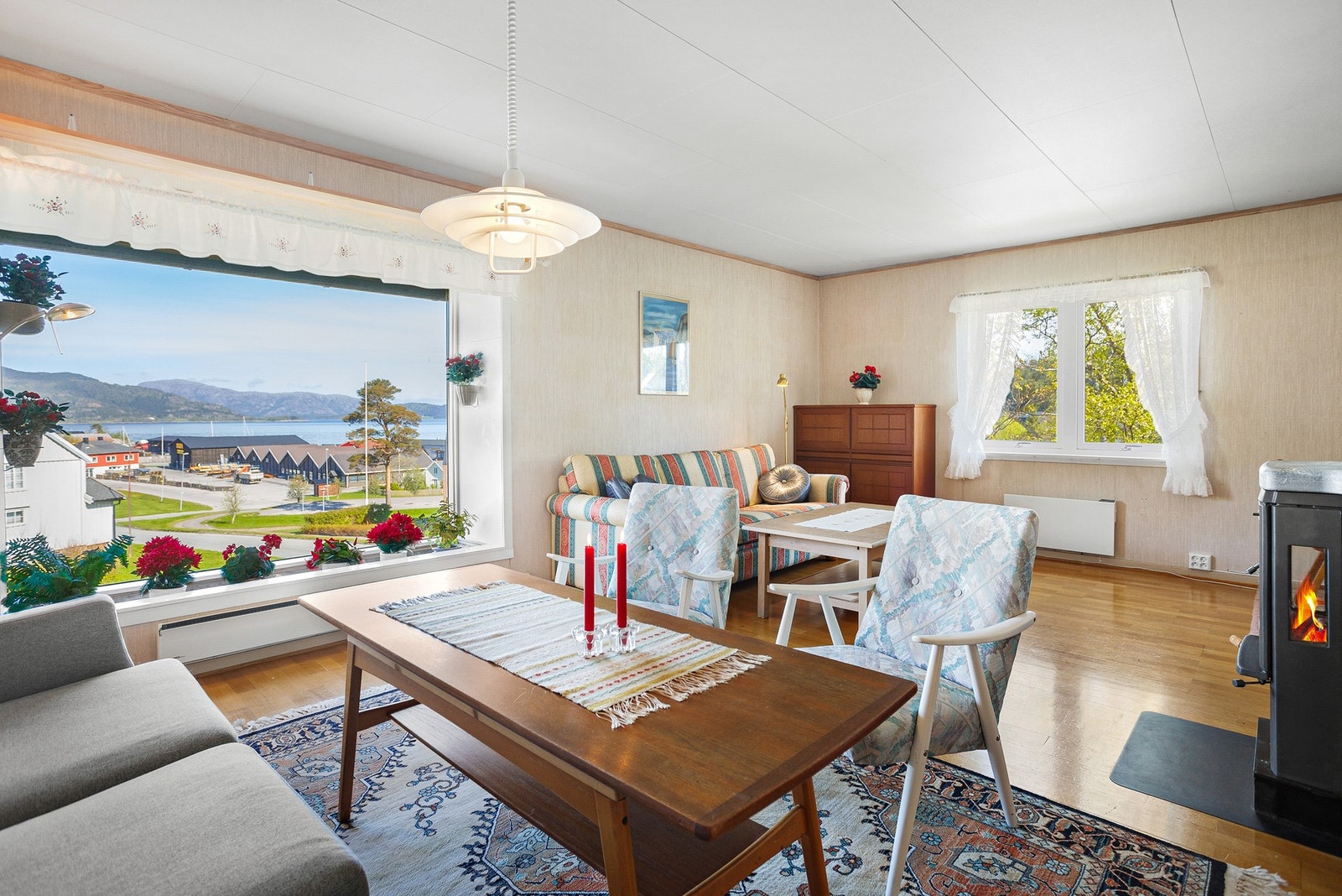 Fra stuen har man flott utsikt. Galleribilde