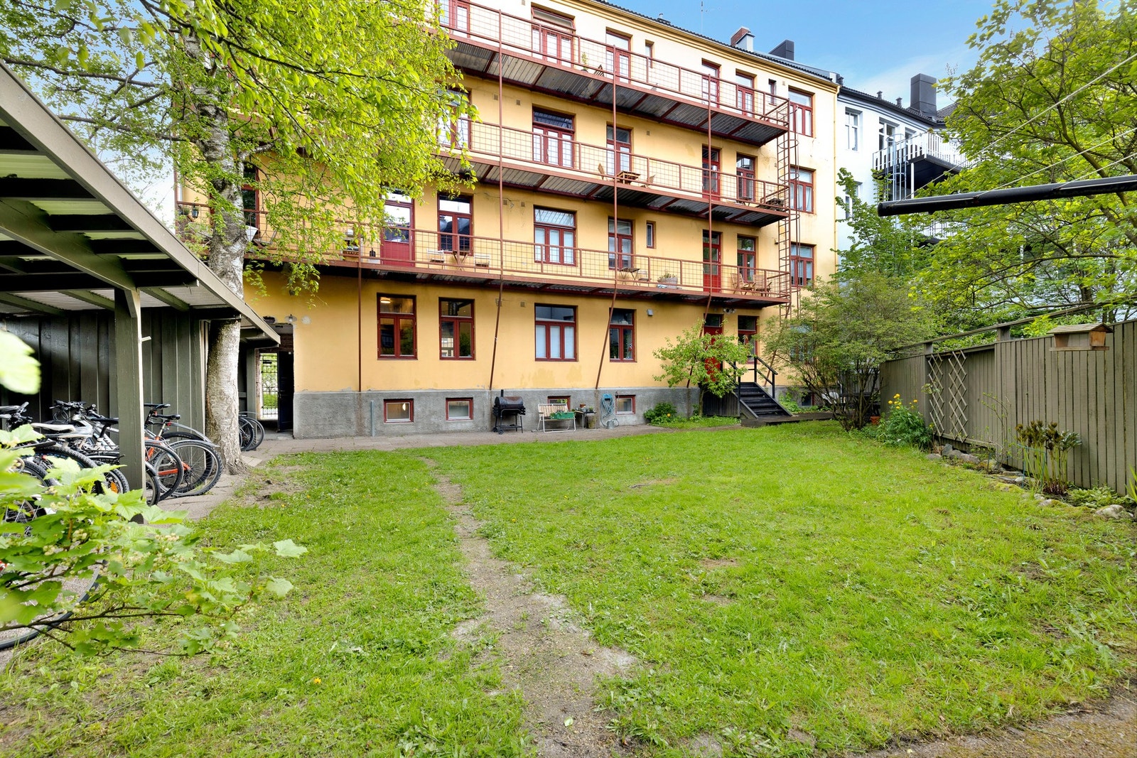 Sentral beliggenhet i en rolig gate med lite gjennomgangstrafikk. Galleribilde