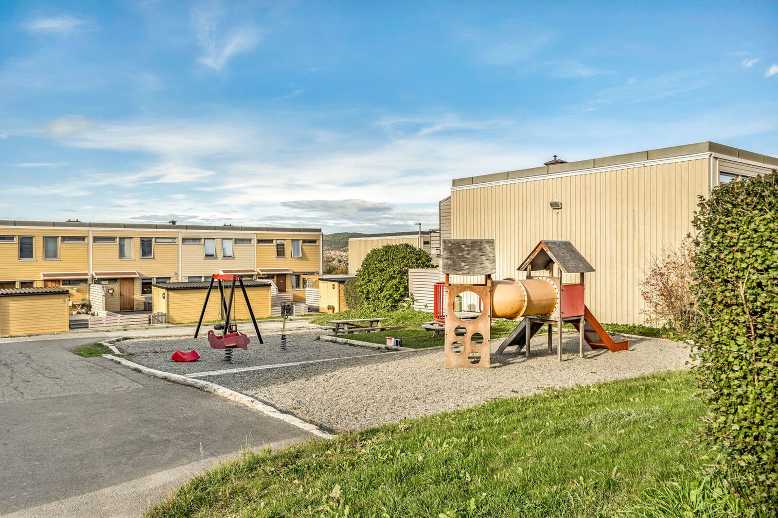Det er lekeplass rett i nærheten av boligen. Galleribilde