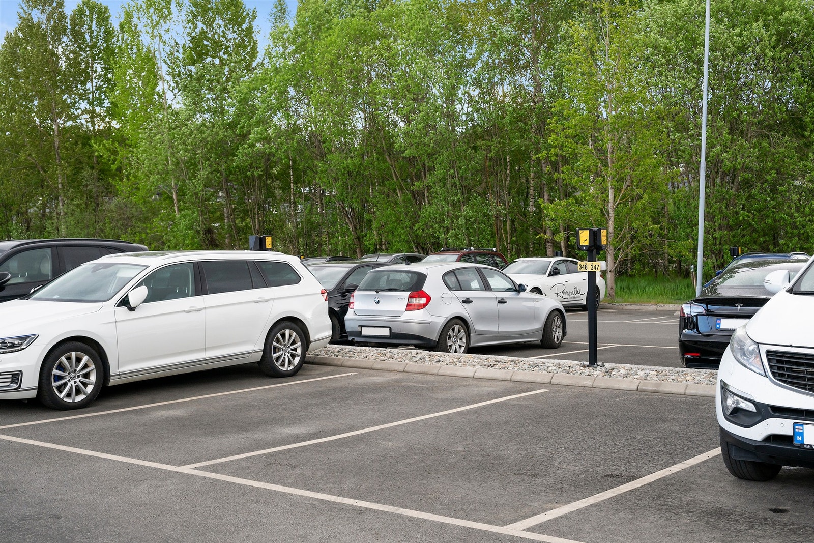 Boligen følger med en parkeringsplass. Galleribilde