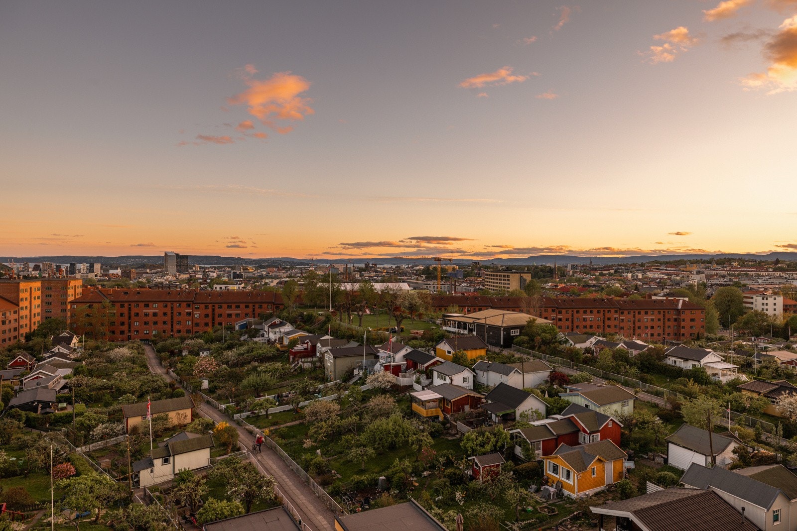 Leiligheten har en meget god intern beliggenhet, høyt og fritt i byggets 5.etasje med svært lite/ingen innsyn. Galleribilde