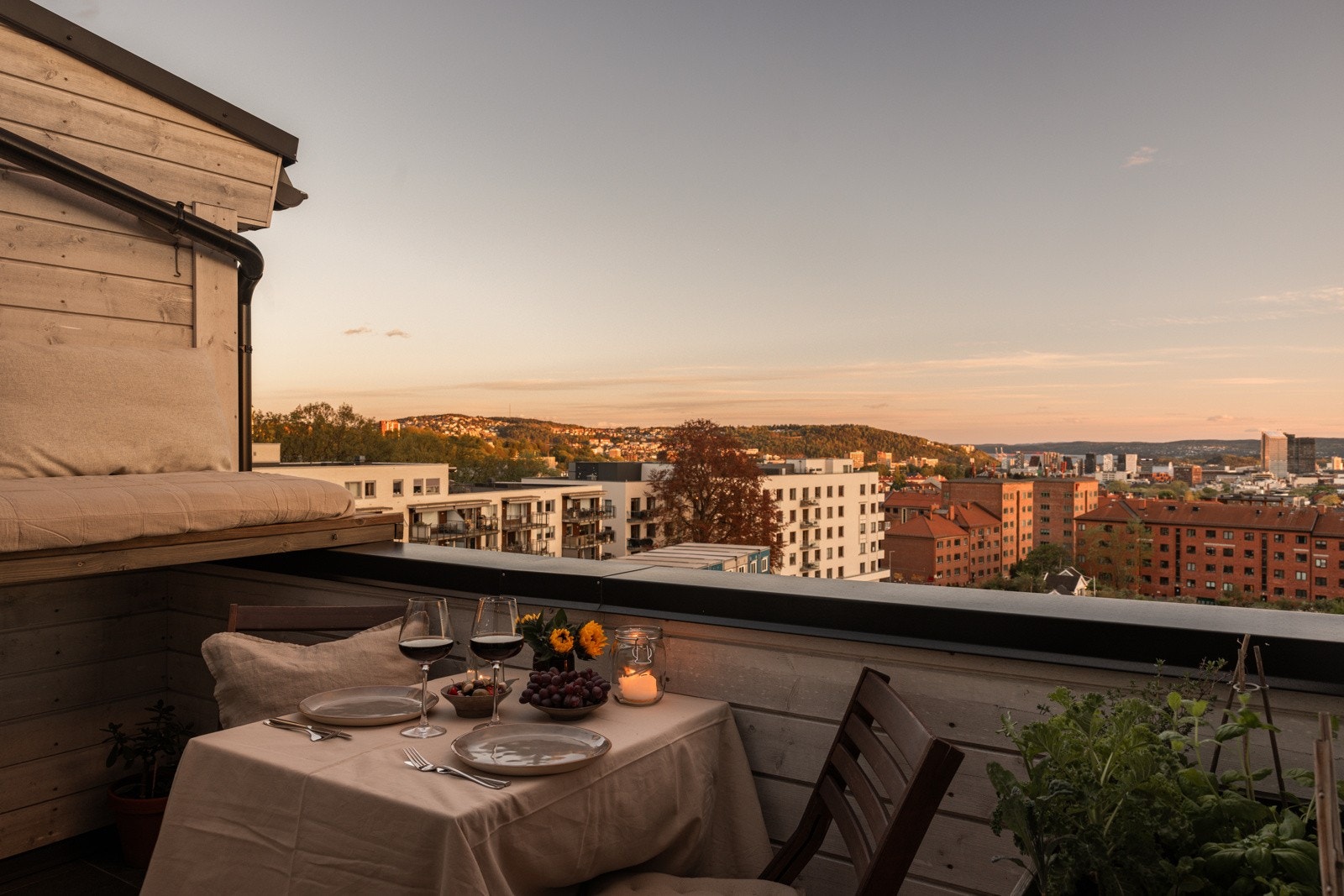 Terrassen er vendt mot sydvest og byr på gode solforhold. Galleribilde