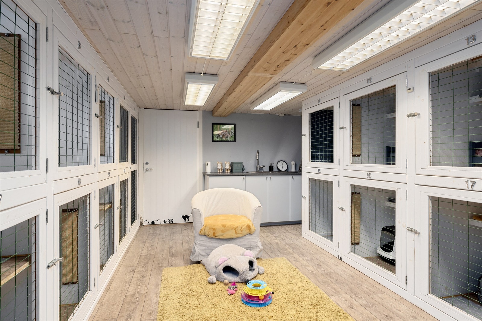 Det foreligger ikke tegninger på u.etg, dette innebærer at etasjen må ses på som kjeller (ikke godkjent til varig opphold). Galleribilde