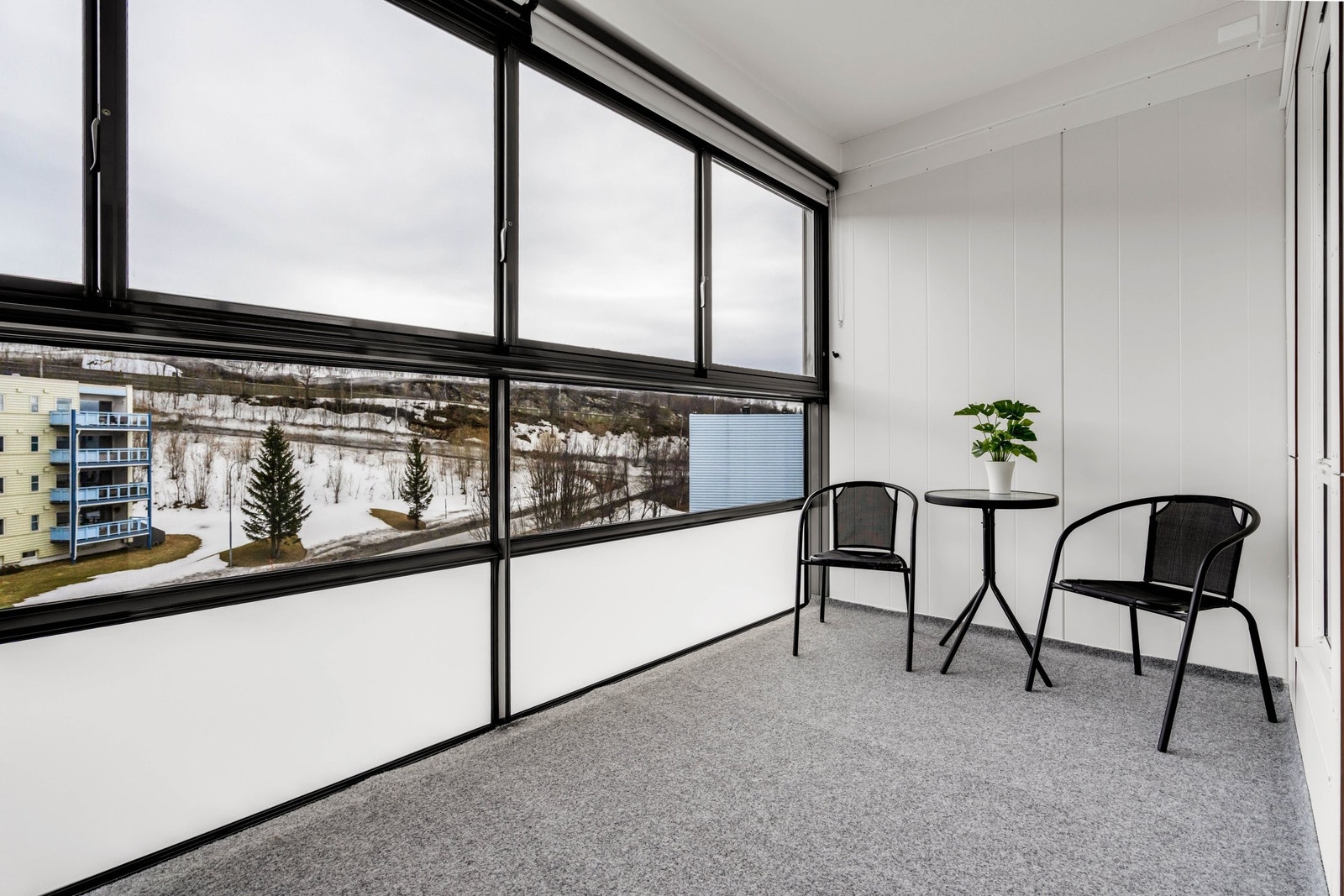 Stor vinterhage på 16 kvm Galleribilde