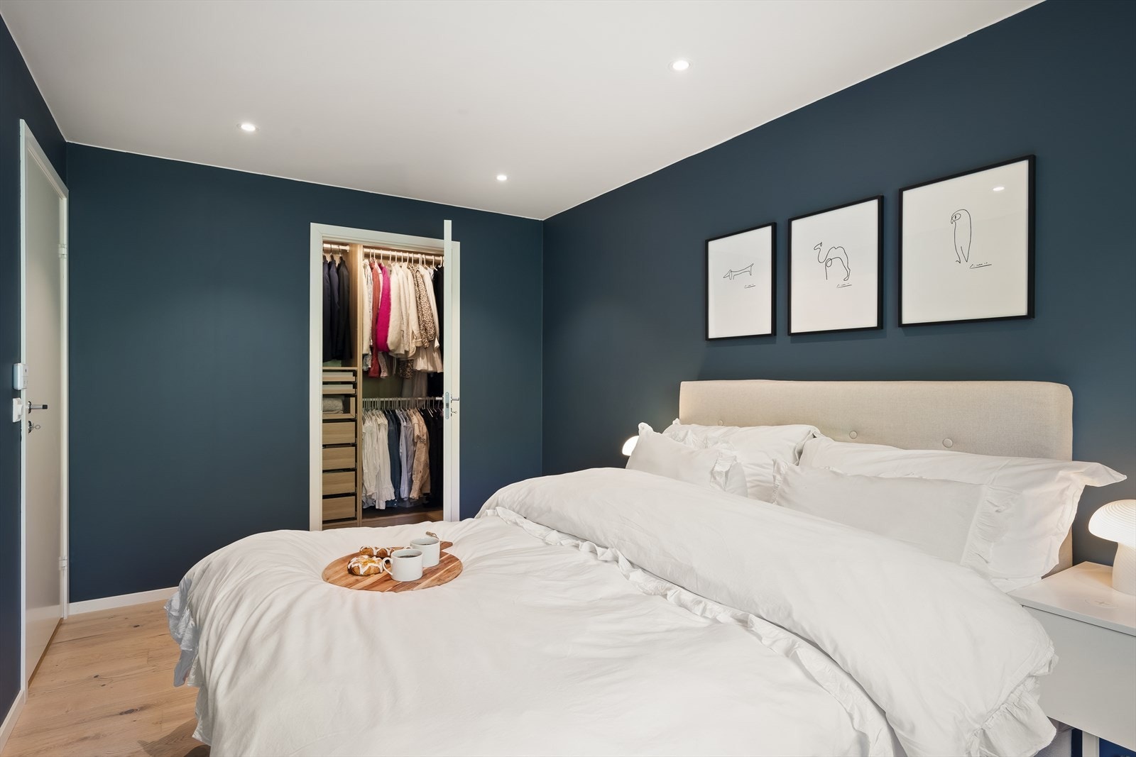Hovedsoverom med walk-in-closet Galleribilde