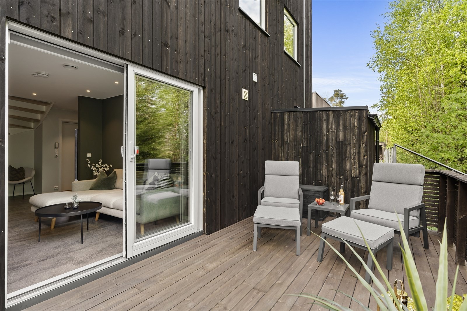 Markterrasse grenser til skogen Galleribilde
