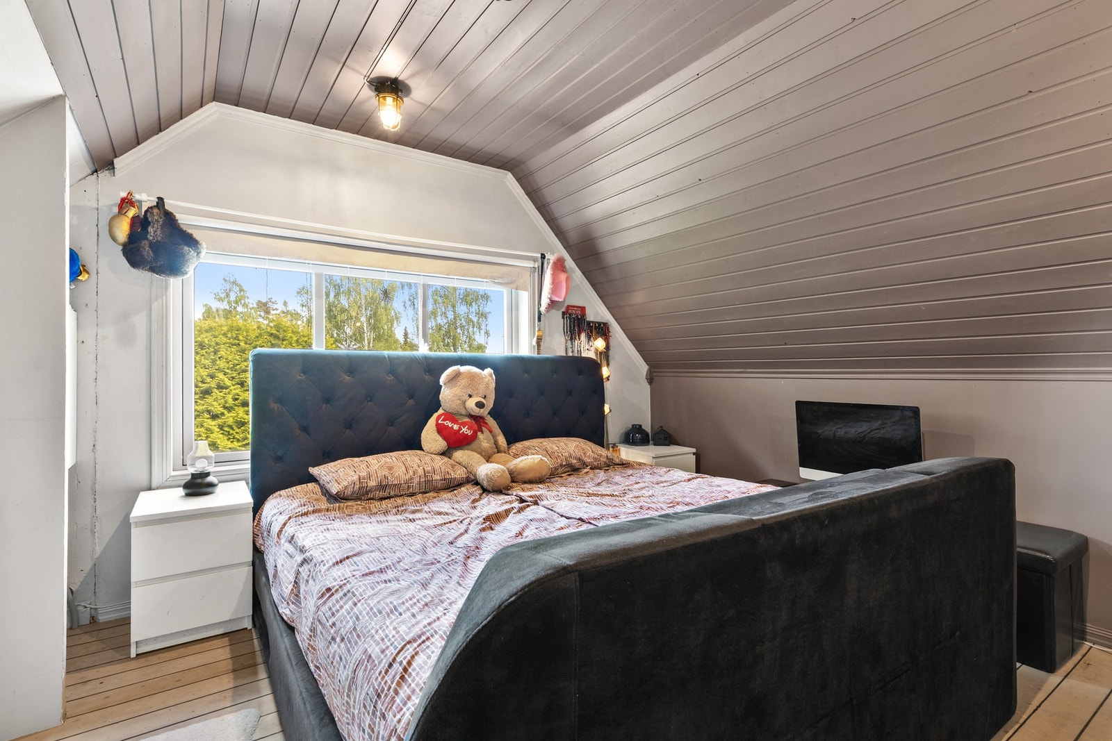 Boligen har totalt tre soverom, alle beliggende i 2. etasje Galleribilde