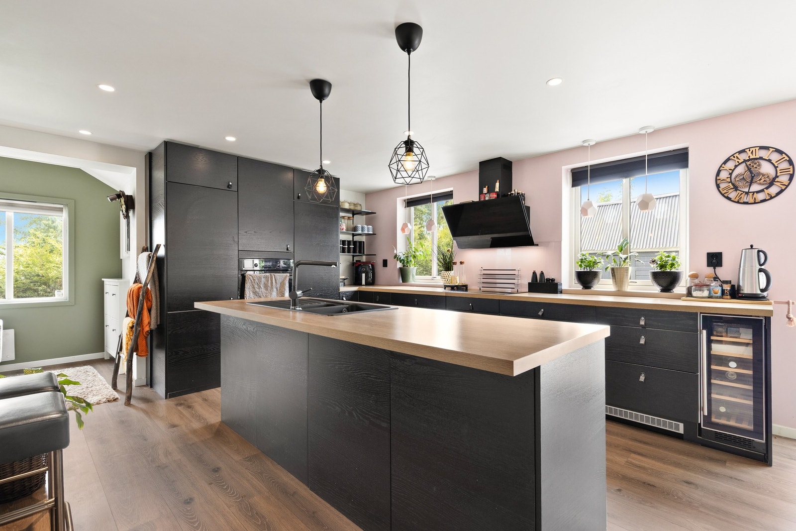 Dette er en pen og innbydende enebolig over tre plan Galleribilde