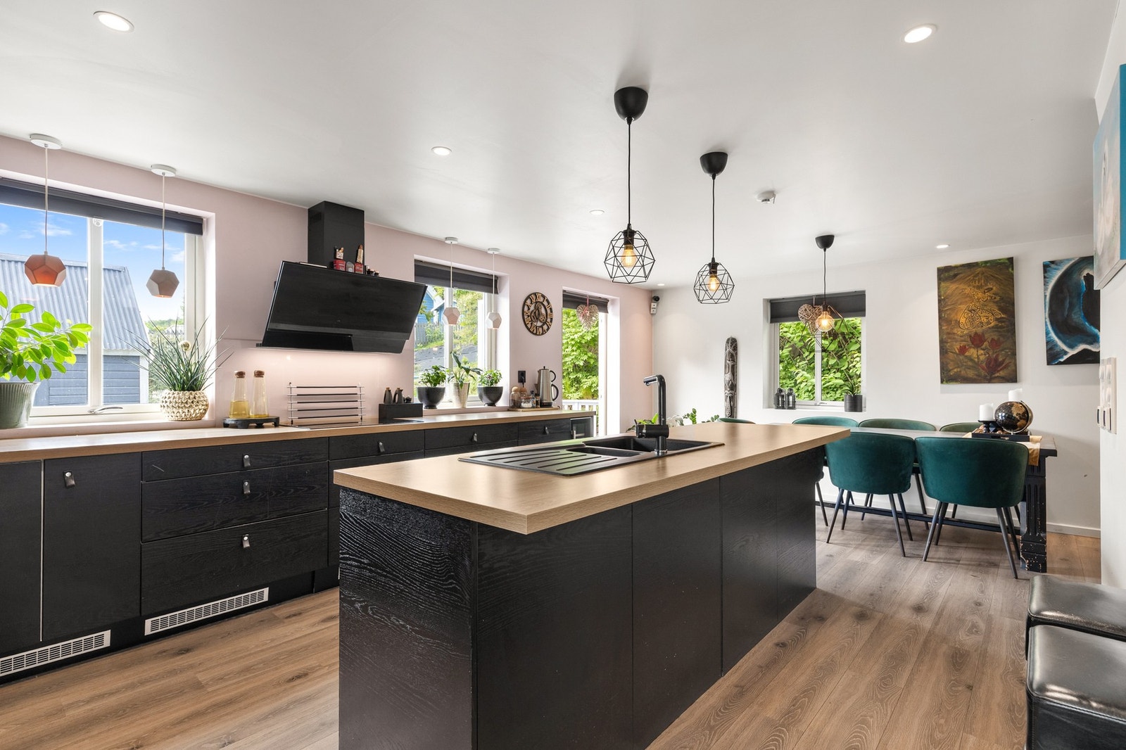 Pen kjøkkeninnredning Galleribilde