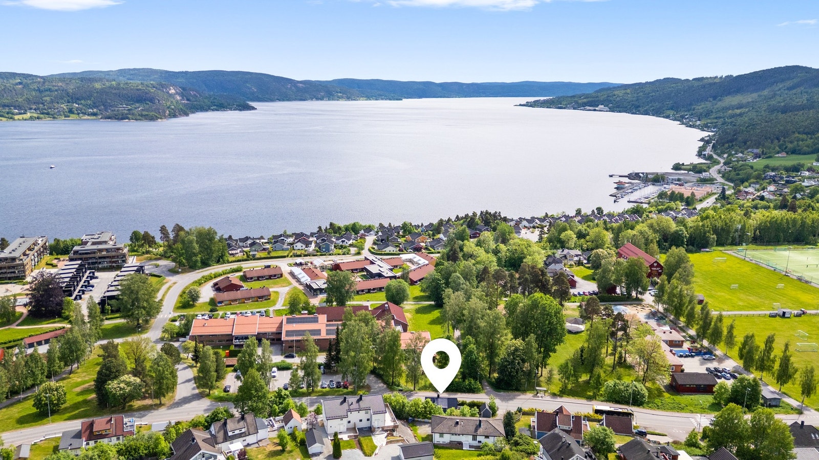 Eiendommen ligger i et rolig, barnevennlig og attraktivt boligområde på Åskollen Galleribilde