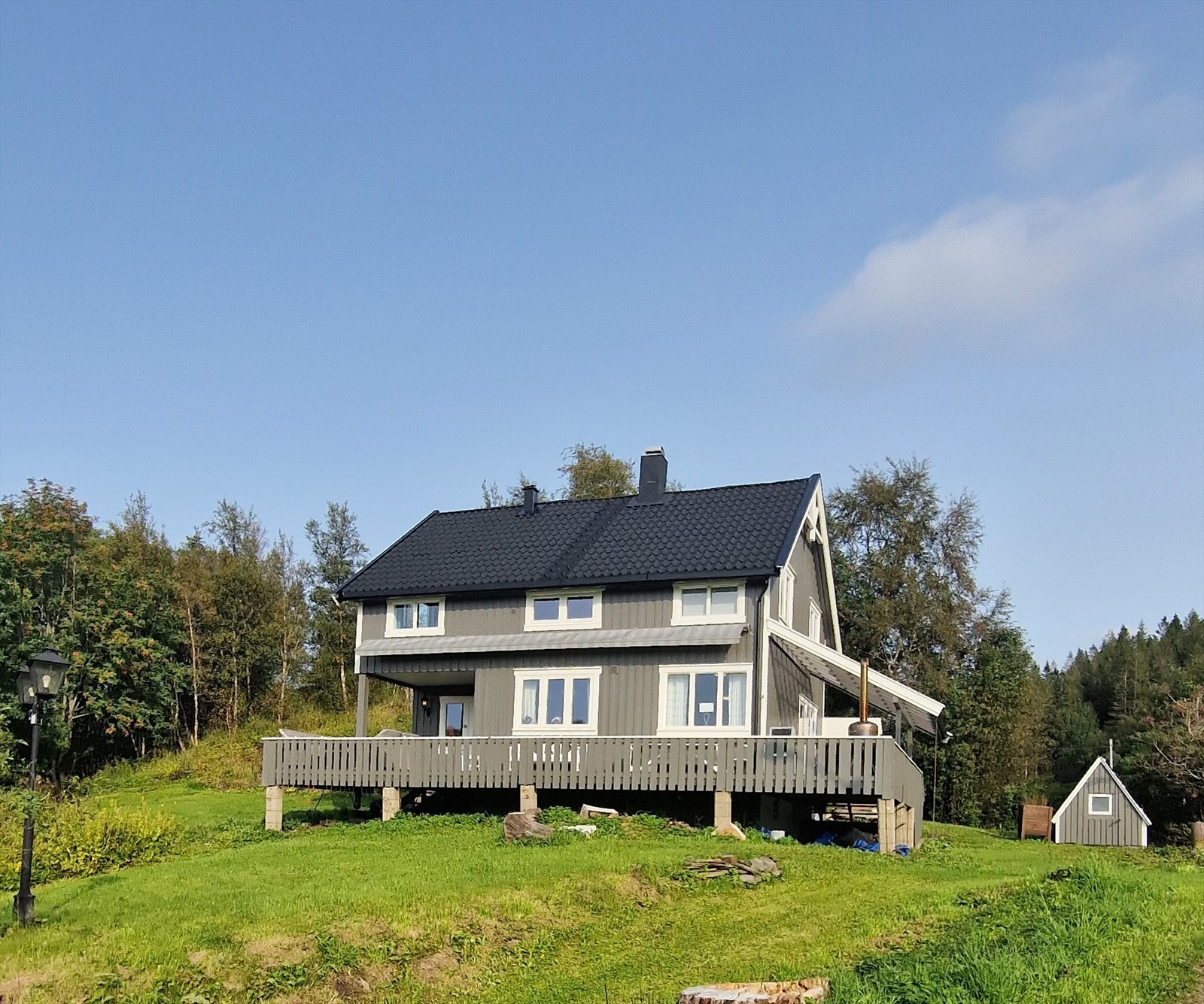 Velkommen til idylliske Åsvangveien 4 på Tro - Her får du et lite stykke Norge, midt på Helgelandskysten! Galleribilde