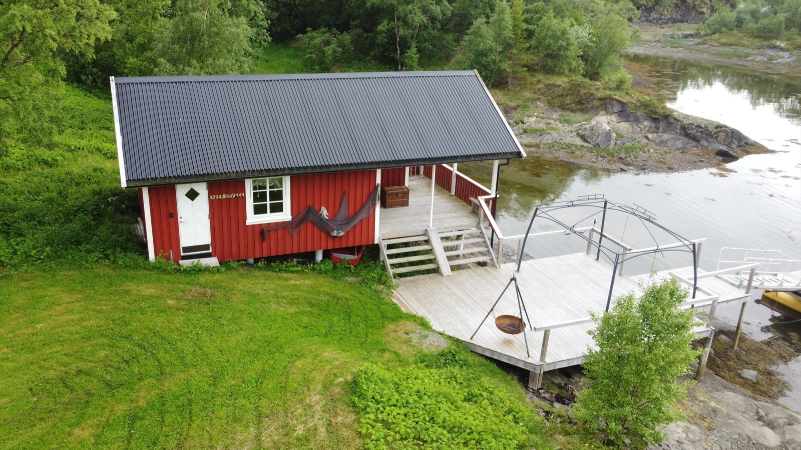 Det flotte naustet er bygd i 2005. Galleribilde