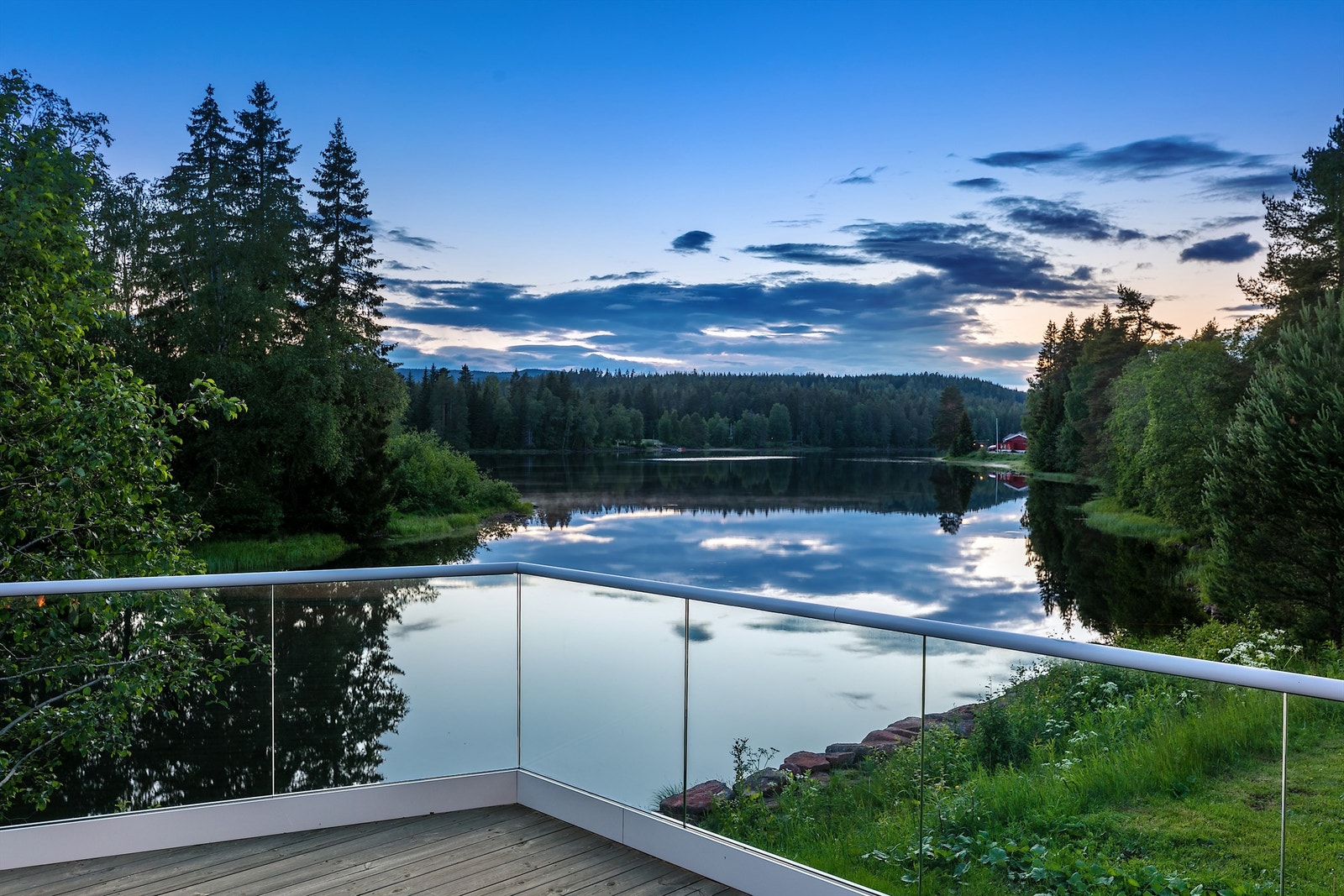Naturskjønne og idylliske Harestuvannet. Galleribilde