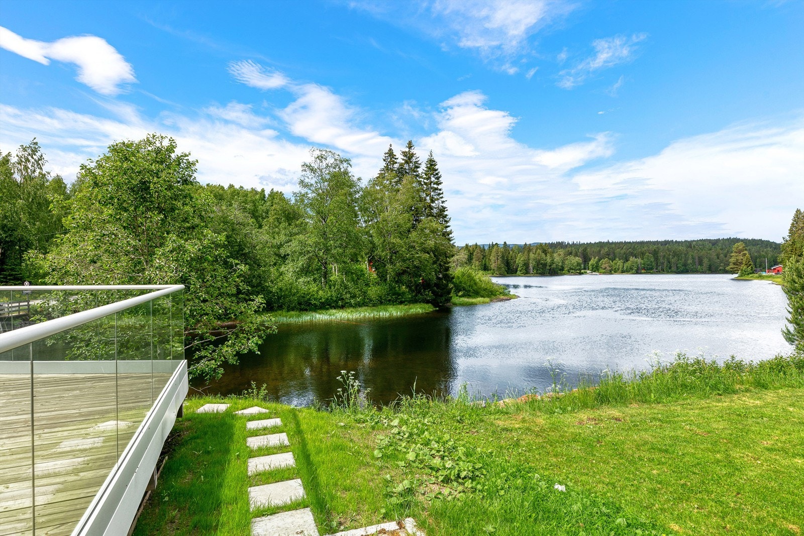 Hagen har fine plenområder med rikelig boltreplass. Galleribilde