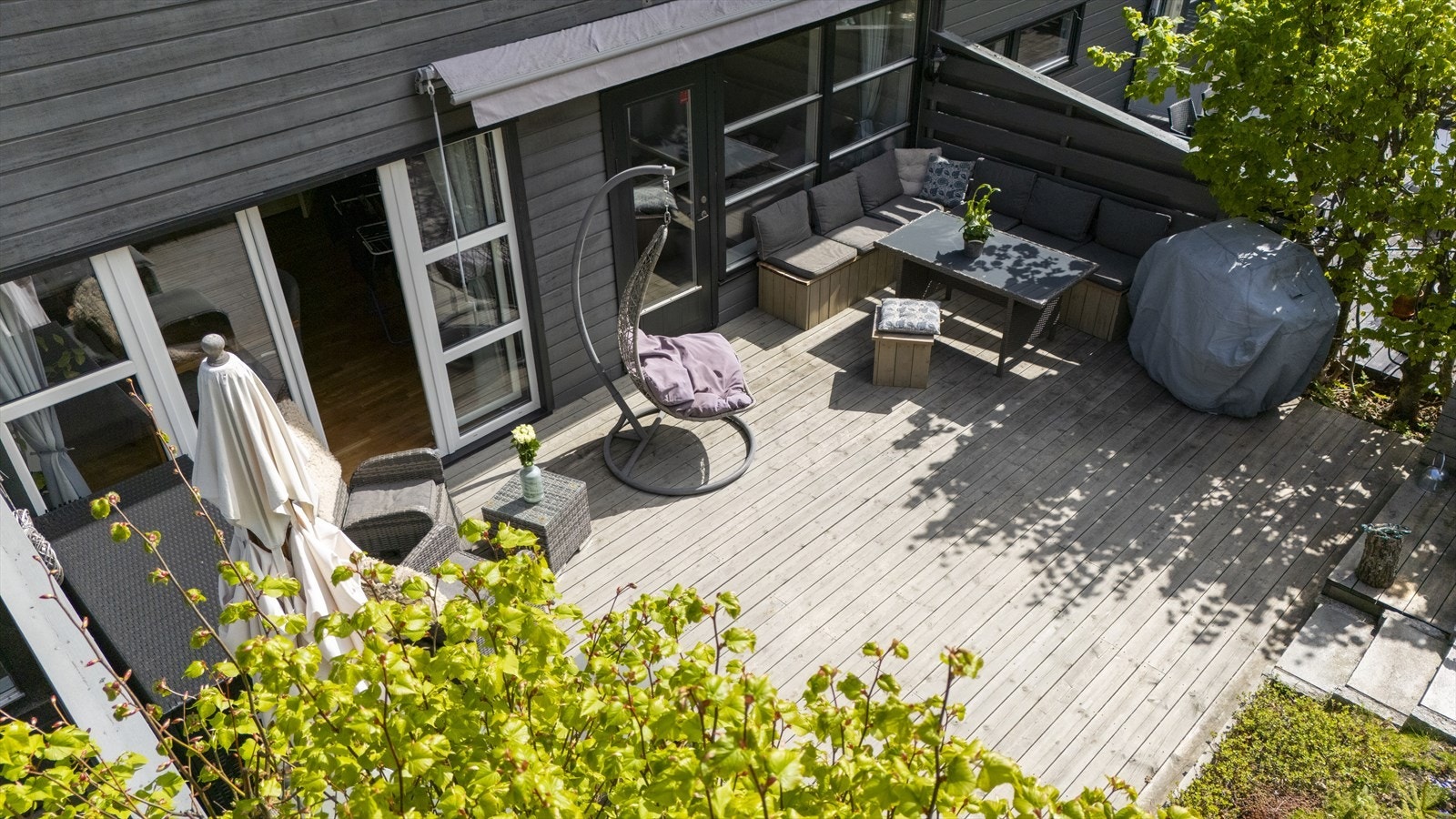 Plattingen er sydvest-vendt med optimale solforhold! Her er det sol fra midt på dagen til kveldstid! Galleribilde