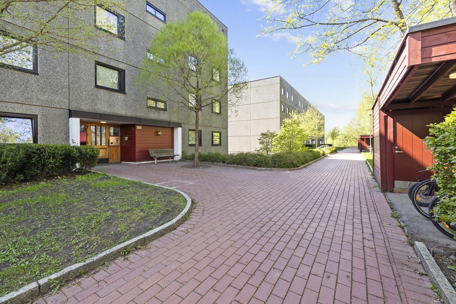 Borettslaget har et planert, opparbeidet fellesareal og ligger i et bilfritt tun Galleribilde