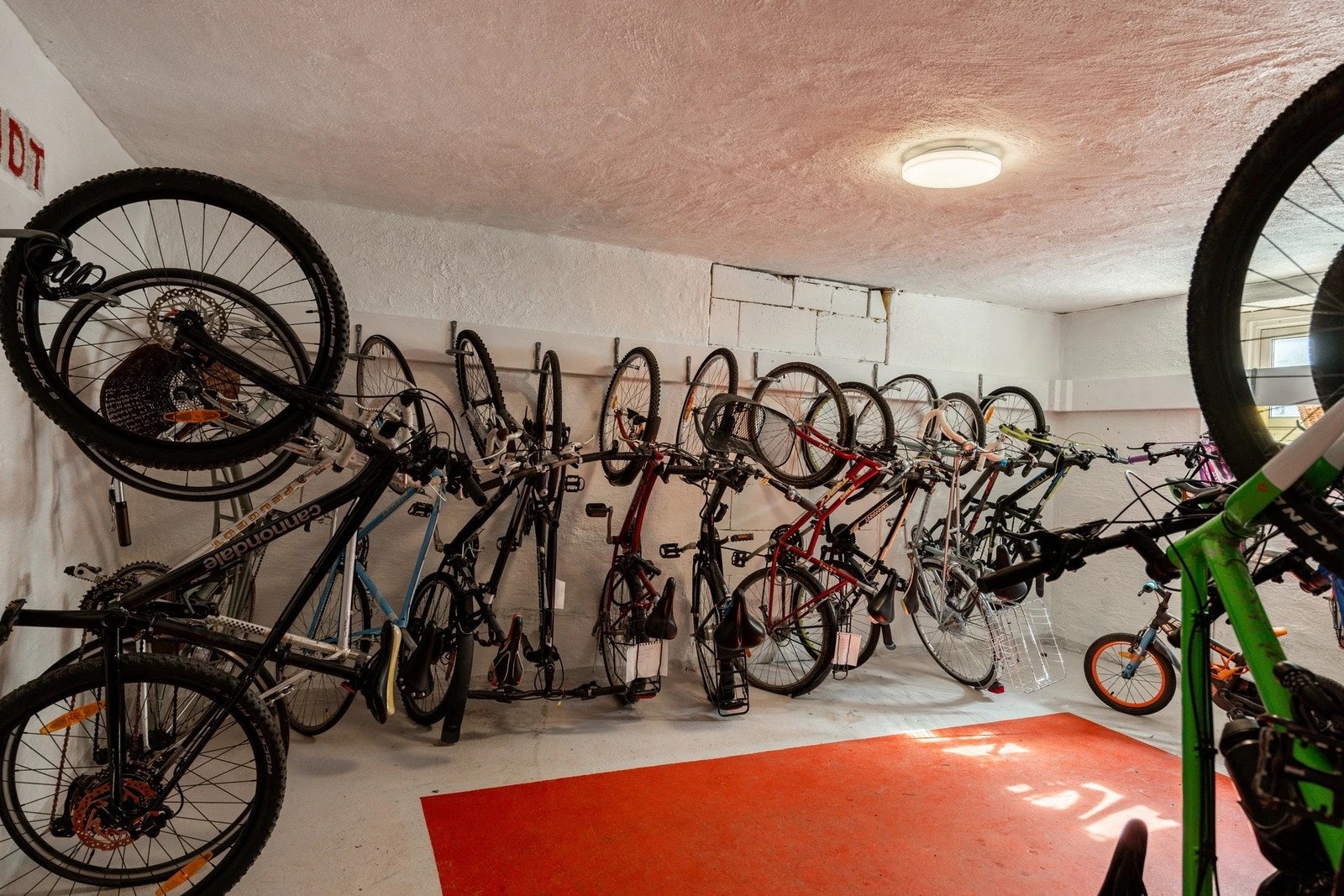 Felles sykkelrom i borettslaget Galleribilde