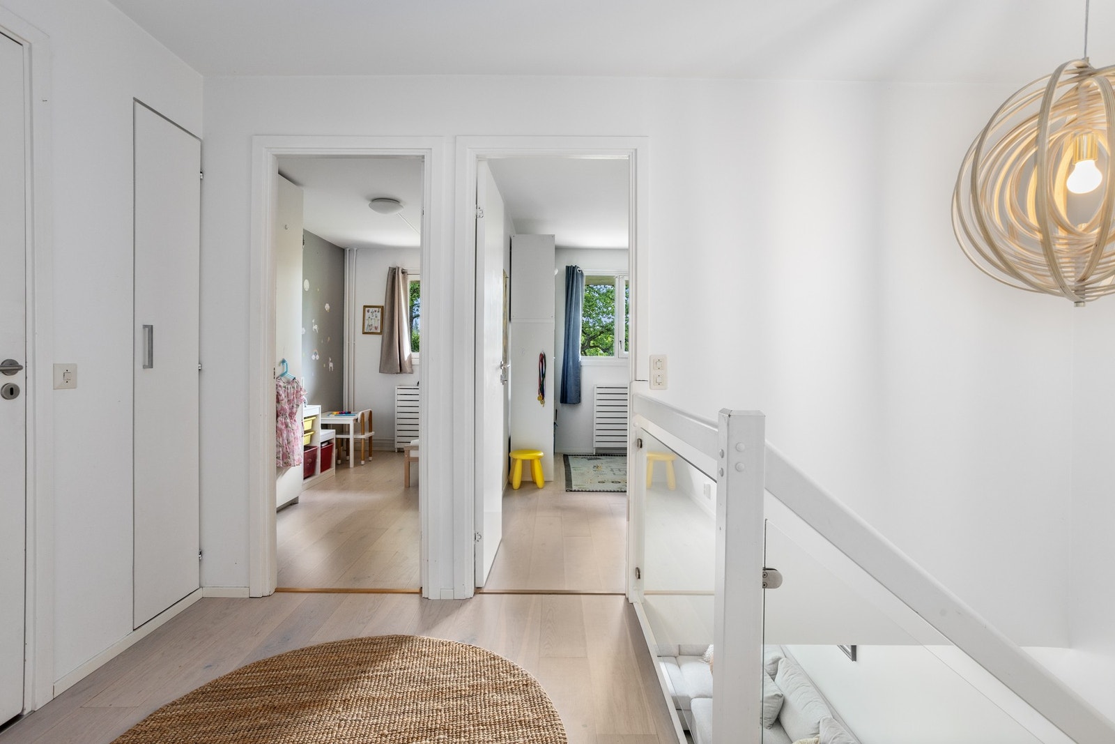Trapperom med videre inngang til soverom. Det er også innvendig bod i 2. etasje som tidligere inneholdt separat toalett og servant. Dette kan settes inn igjen om ønskelig. Galleribilde