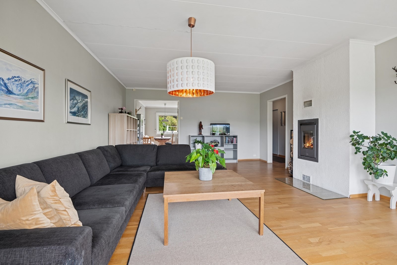 Her er det peis som varmer godt på kjølige høst- og vinterdager. Galleribilde