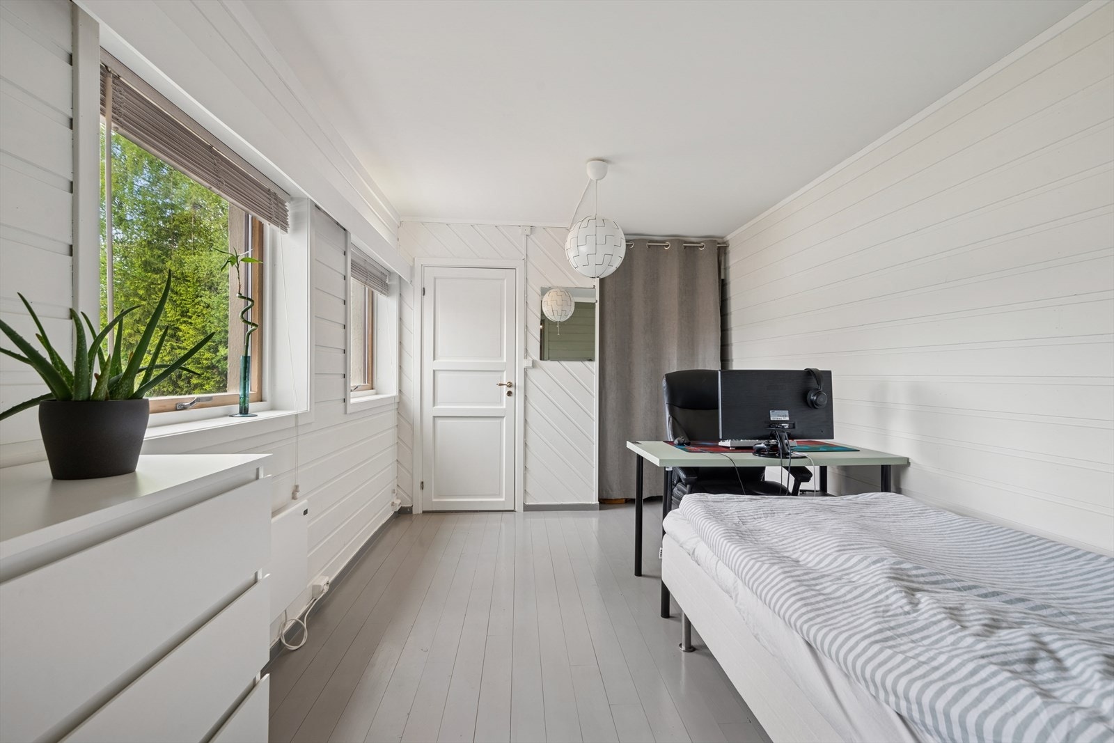 Dette rommet har eget inngangsparti med entré. Galleribilde