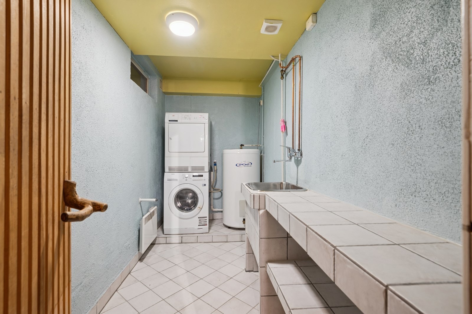 I kjelleretasjen er det også et praktisk vaskerom. Galleribilde