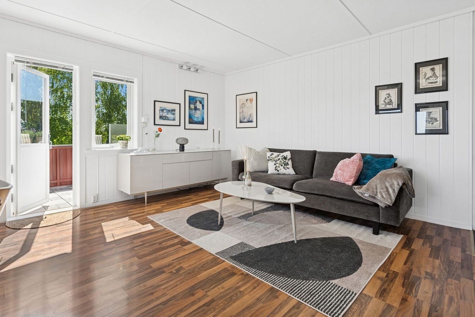 Stuen har en god størrelse og er et perfekt sted å koble av. Galleribilde