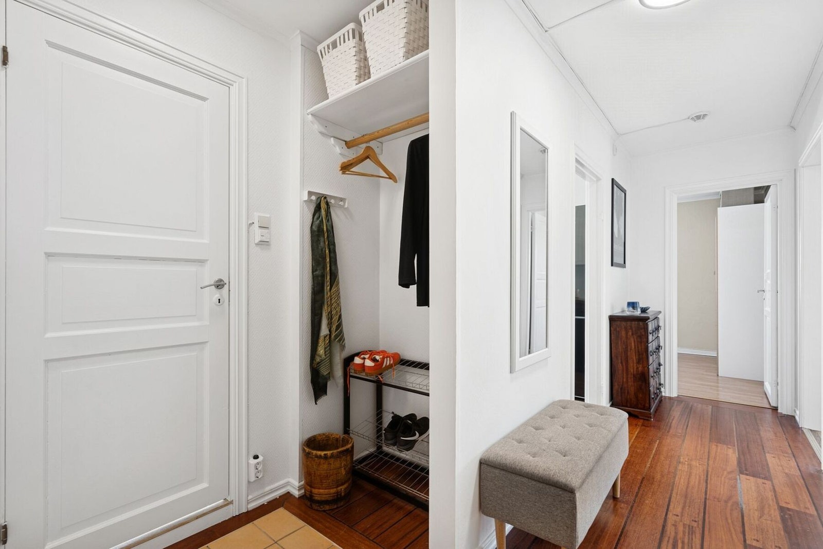 Entréen har god plass til oppbevaring av sko og yttertøy. Galleribilde