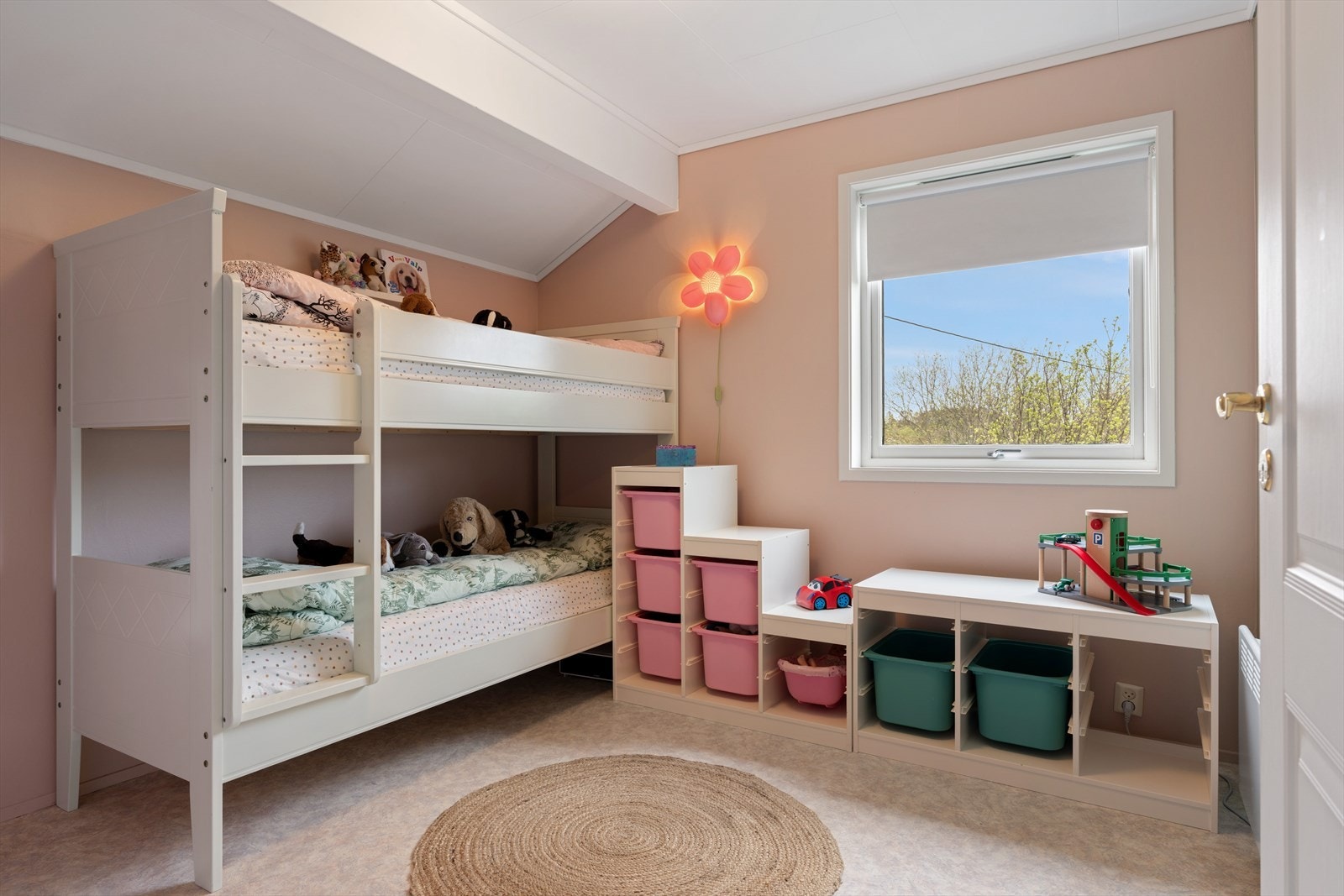 Dette soverommet er på 10,2 kvm Galleribilde