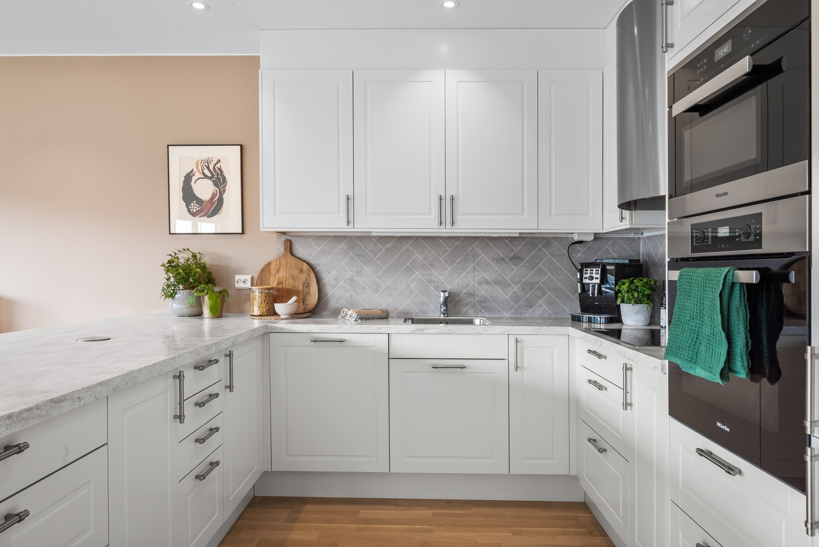 Det er integrerte hvitevarer fra Miele. Galleribilde