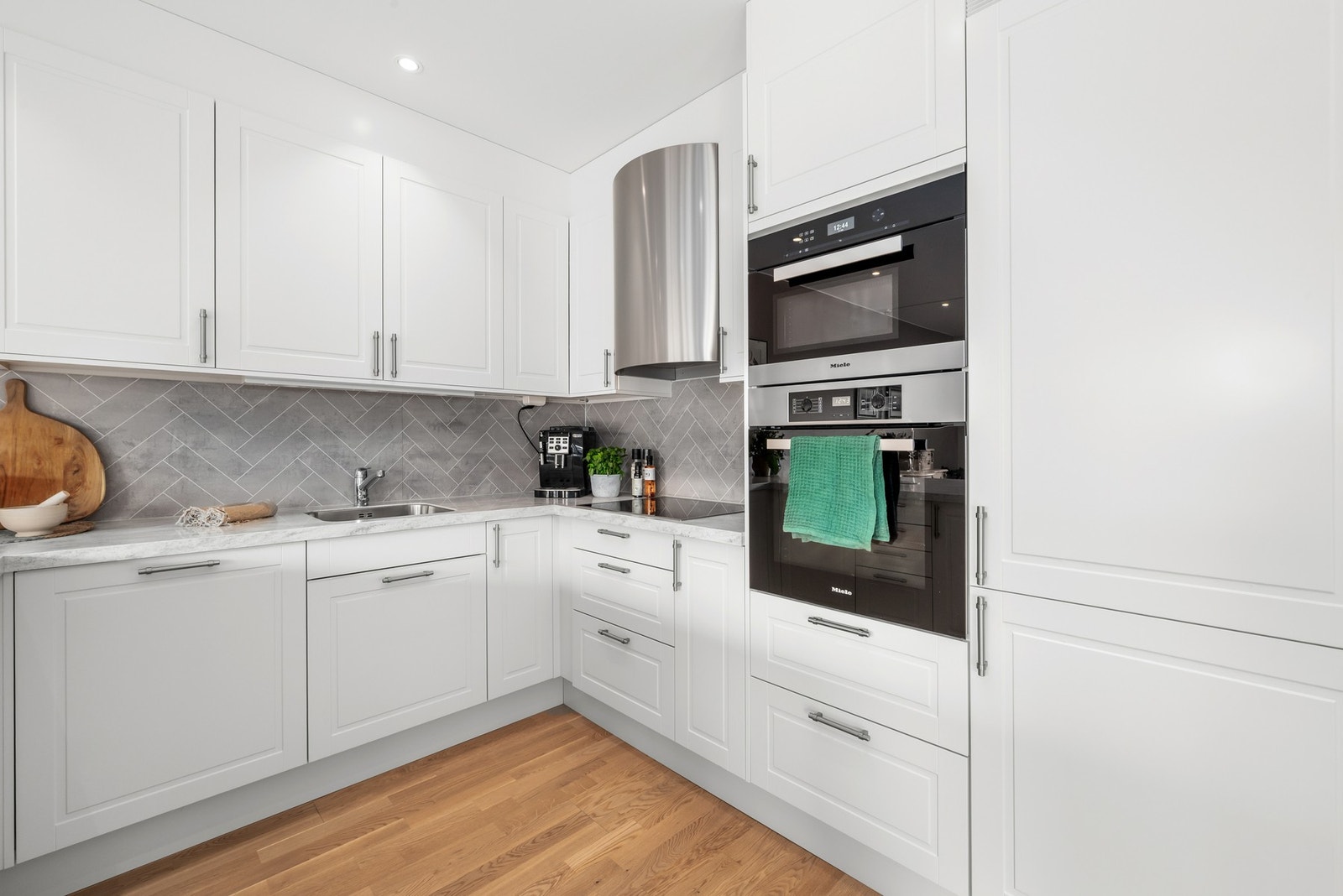 Fra boligen er det kort vei til både butikker og de service tilbud man skulle trenge i hverdagen! Galleribilde