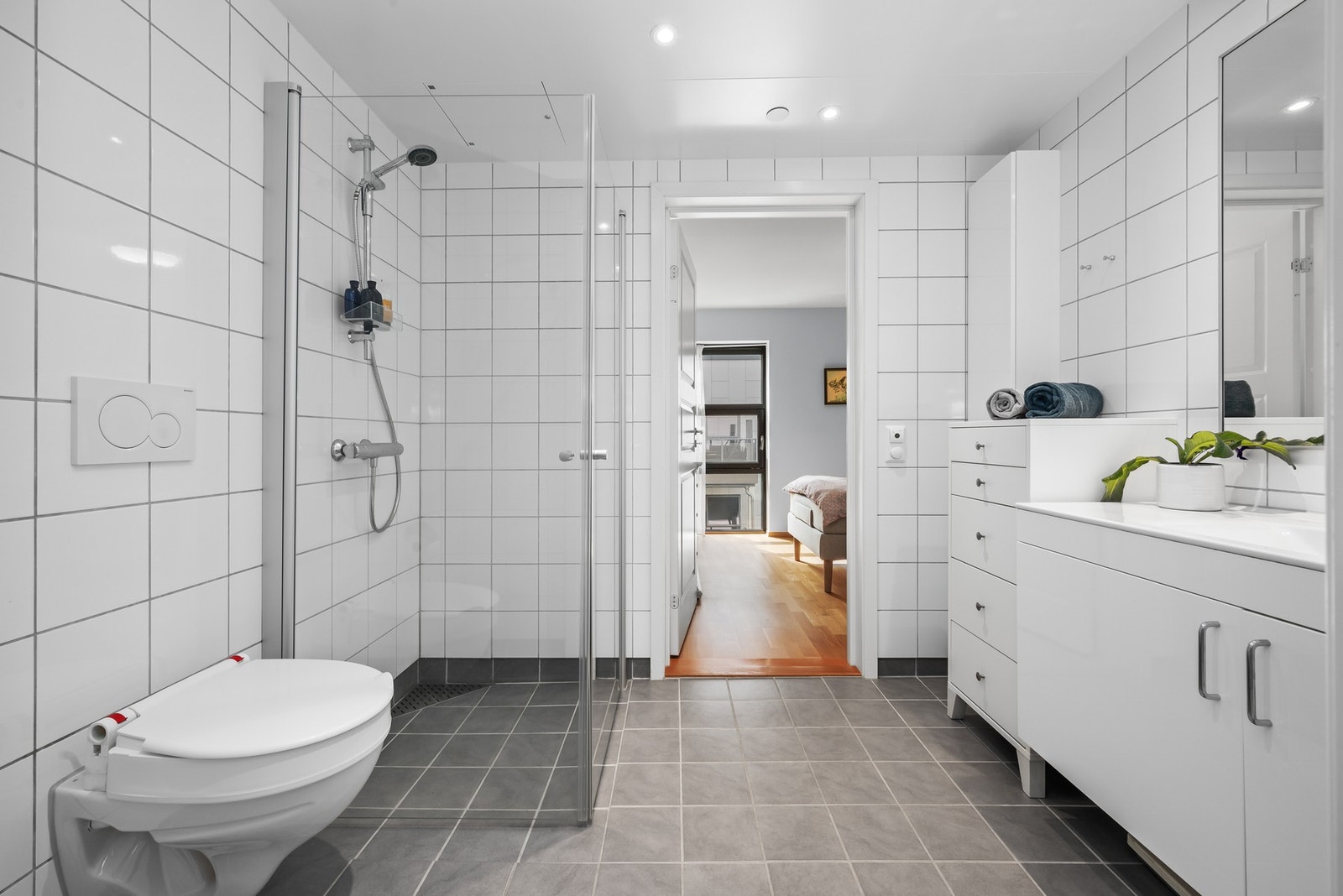 Badet er på hele 5 kvm. Galleribilde