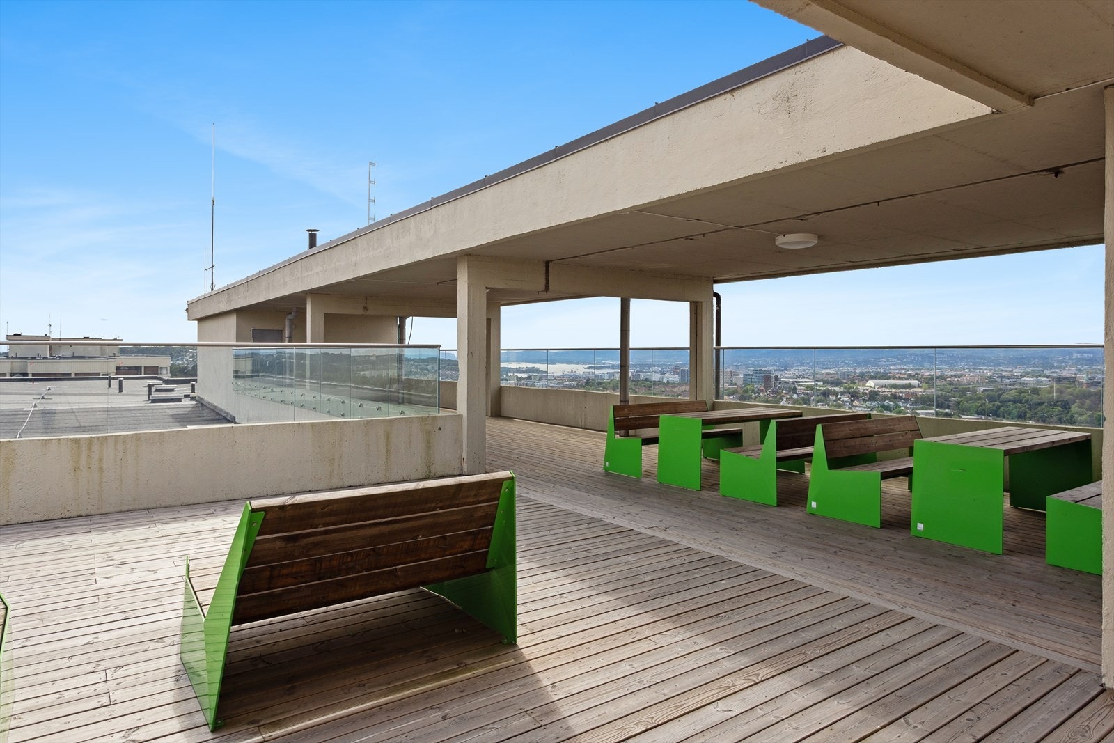 Som beboer har du tilgang til en fantastisk, felles takterrasse med panoramautsikt over Oslo by. Galleribilde