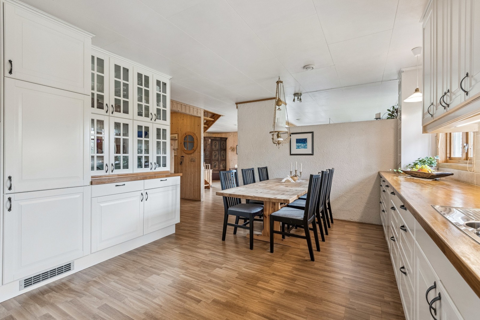 Boligen er over tre plan med en praktisk romløsning. Galleribilde