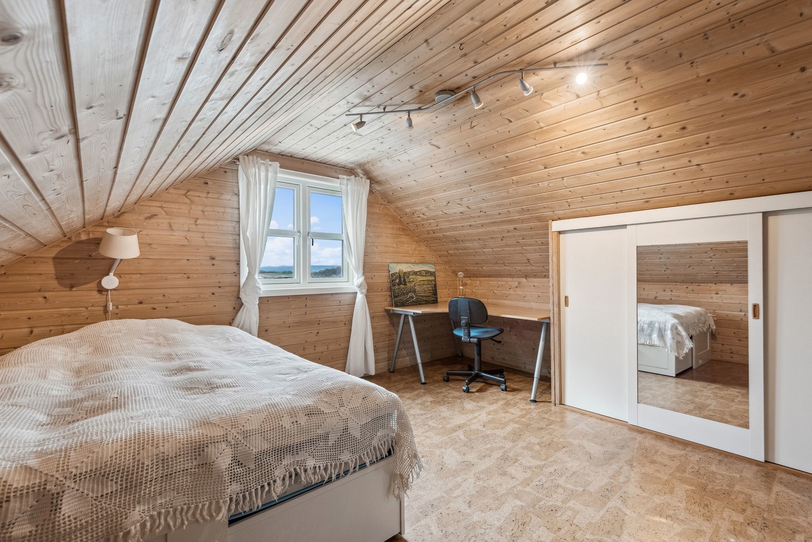 Soverom på loft. Galleribilde
