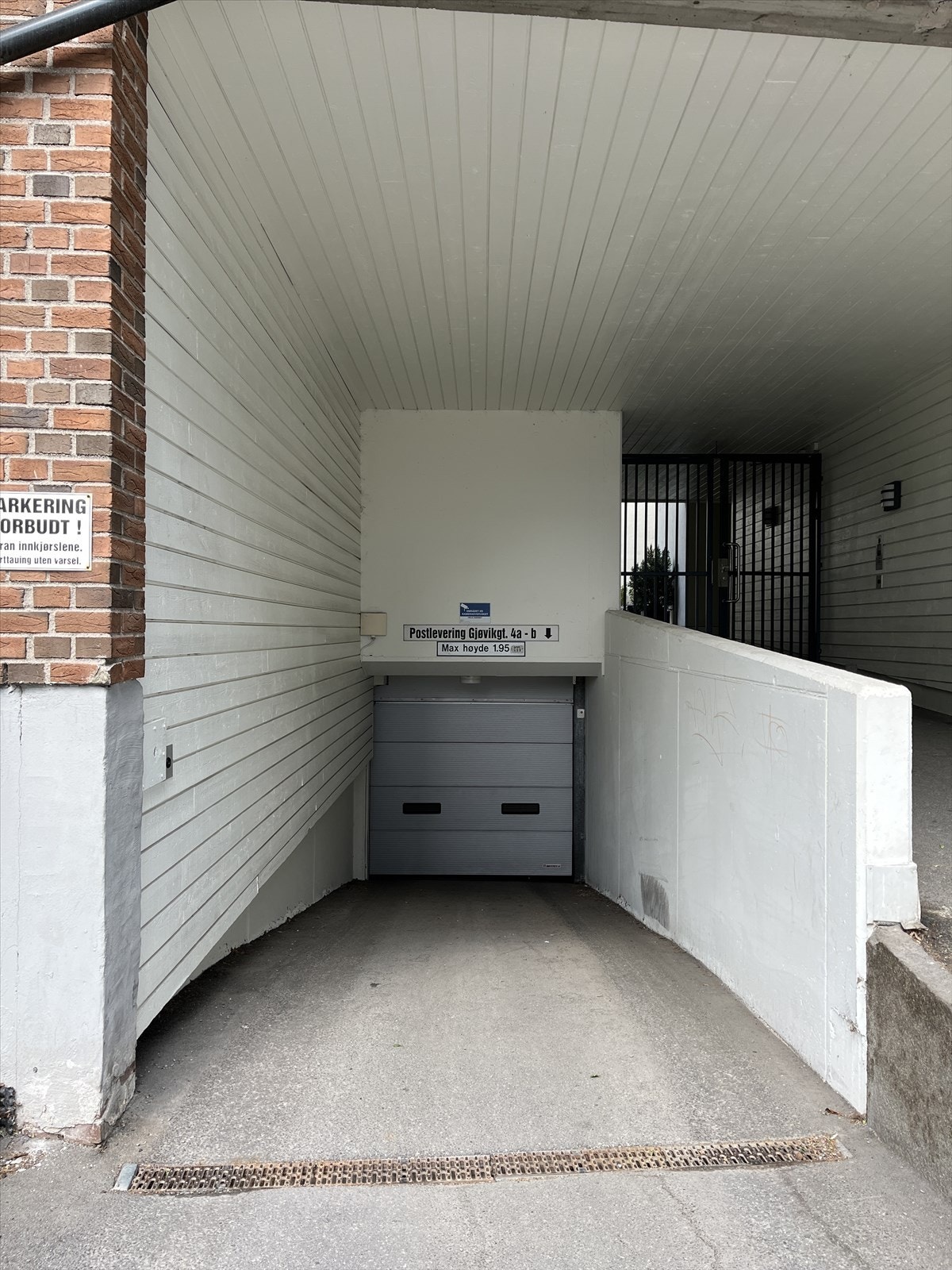 Nedkjøring til garasje Galleribilde