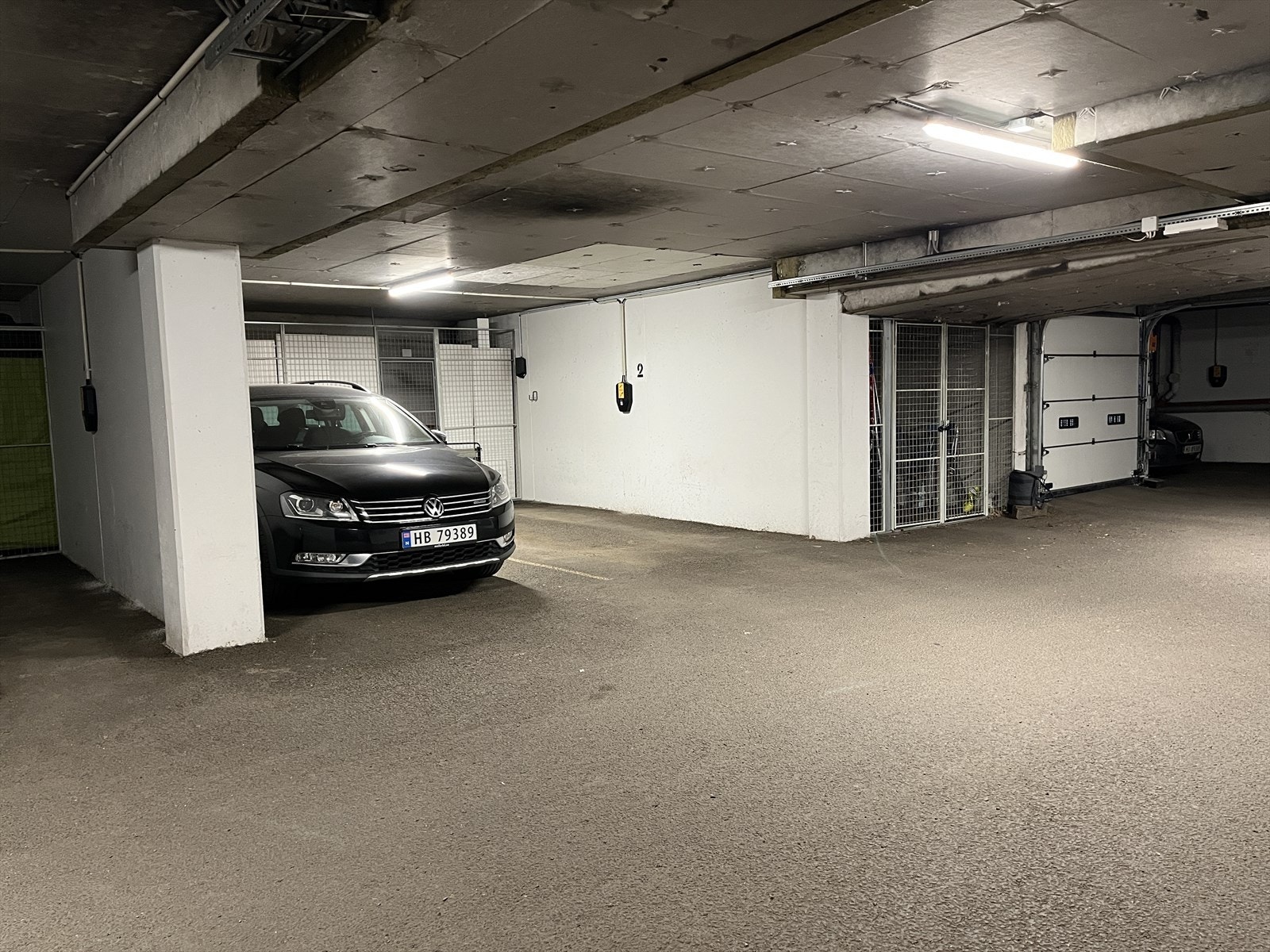 Det er mulig å leie garasjeplass i bygget - Plassene fordeles etter venteliste Galleribilde