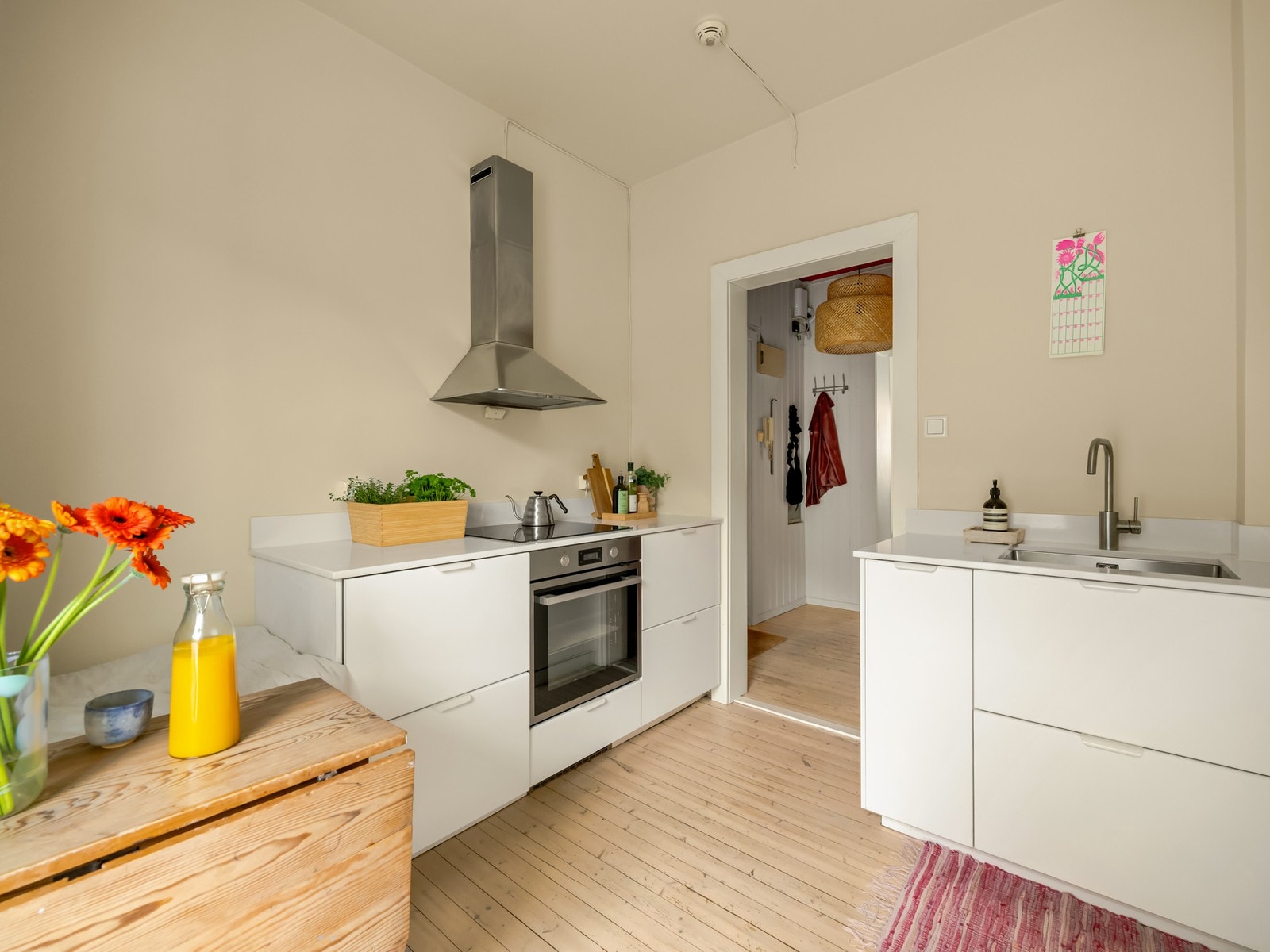 Kjøkkenet er virkelig et hyggelig og fint rom, med store overflater og muligheter til matlaging for flere Galleribilde