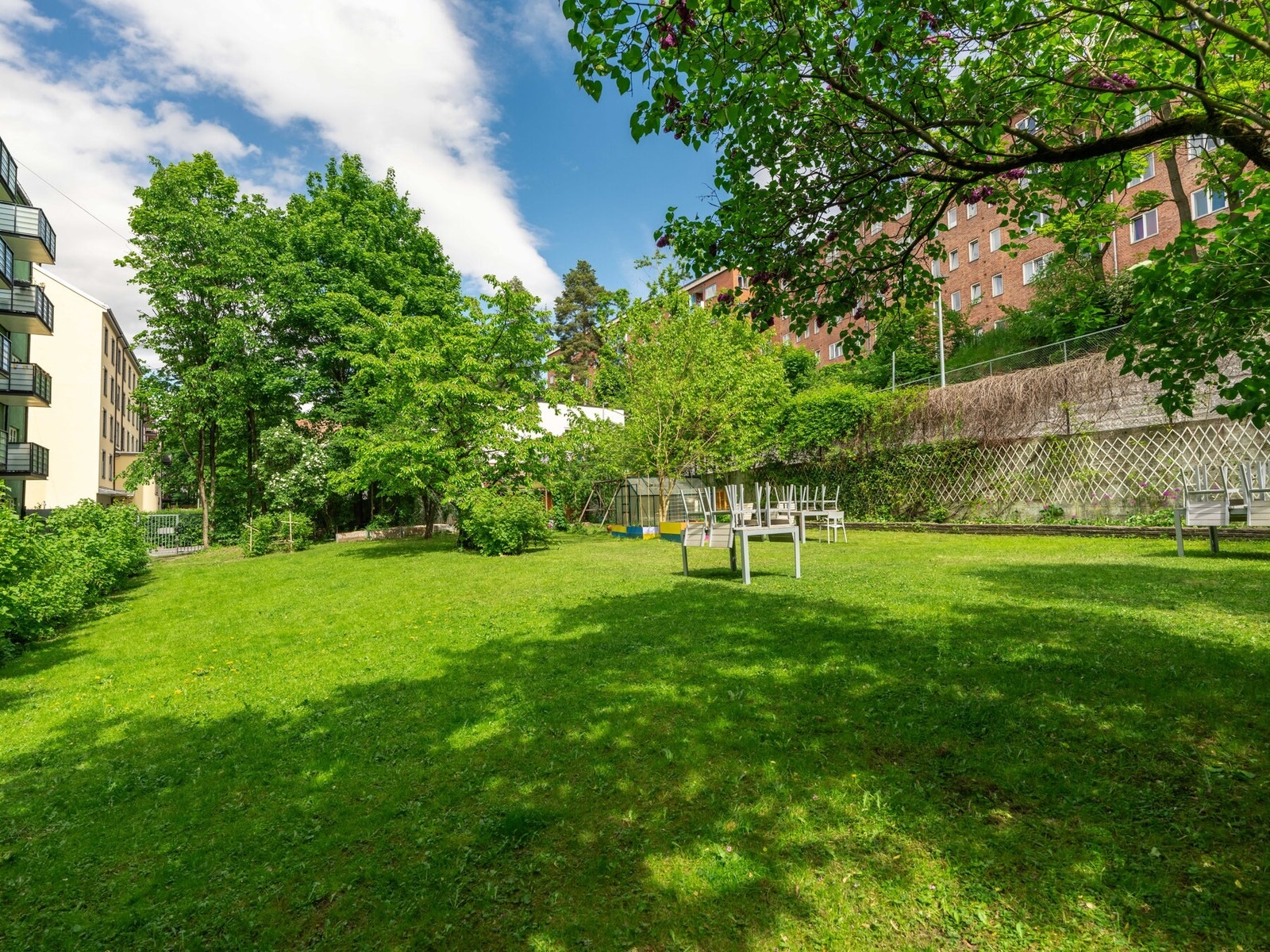 Nå er vi i bakgården, som i praksis er en privat park for beboerne. Galleribilde