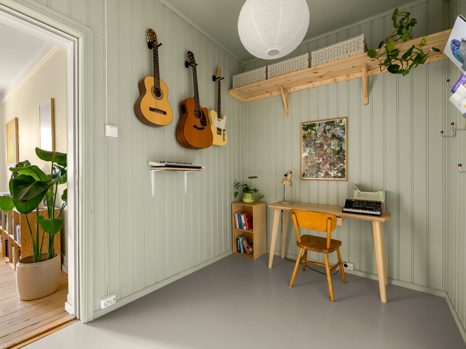 Dette er ikke godkjent som eget soverom, men om du flytter inn med et lite barn kan dette benyttes som alkove. Det fungerer for øvrig supert som hjemmekontor eller hjemmestudio. Galleribilde