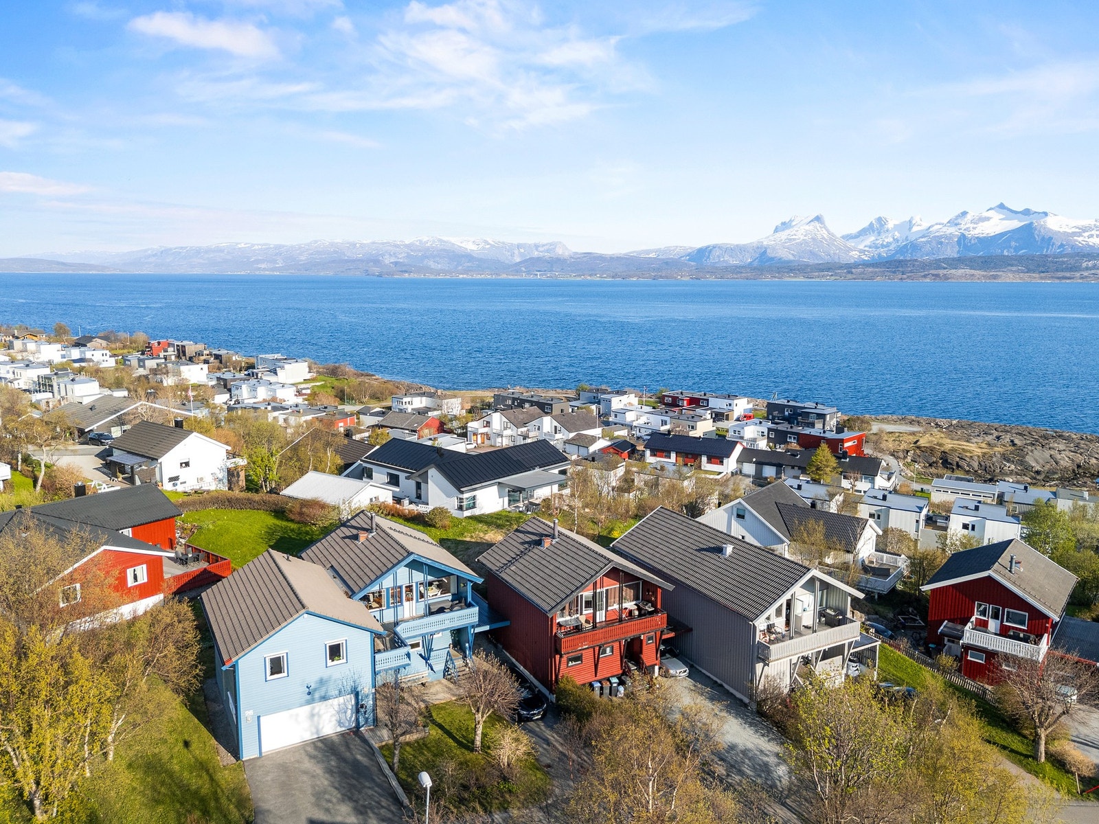Godt etablert boligområde hvor mange barnefamilier funnet seg vel til rette. Galleribilde