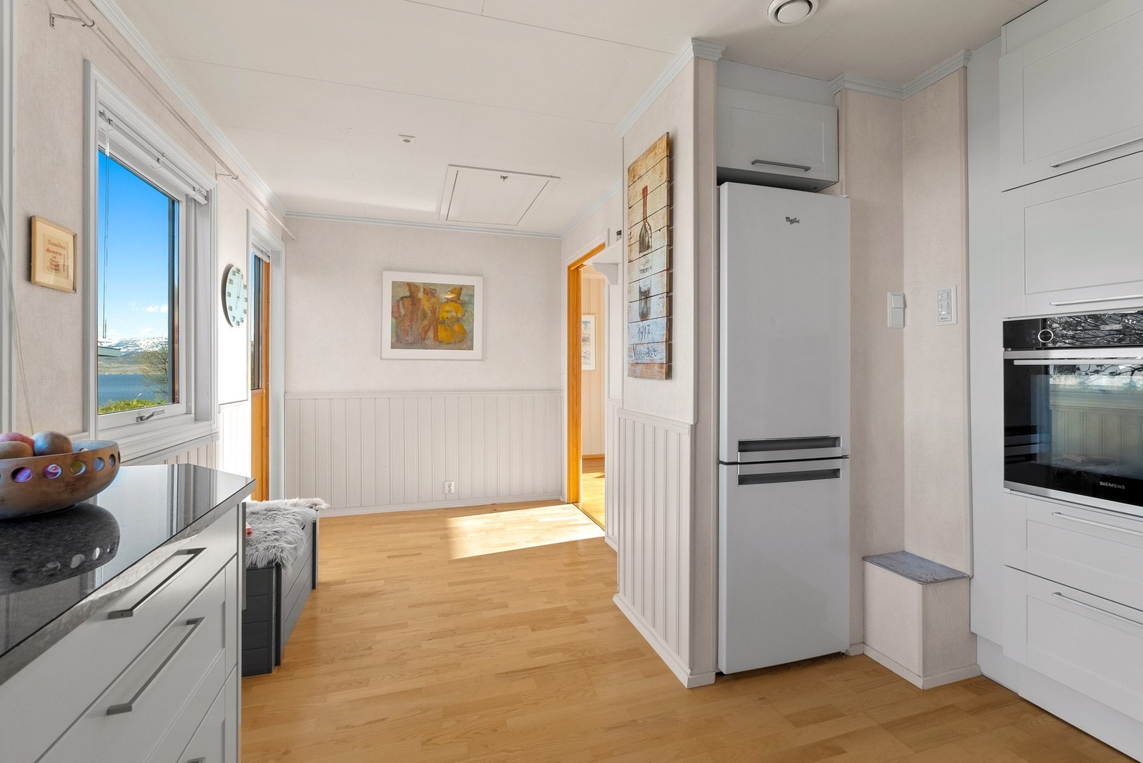 Adkomst via luke i tak til kaldloft. Dør ut til altan. Galleribilde