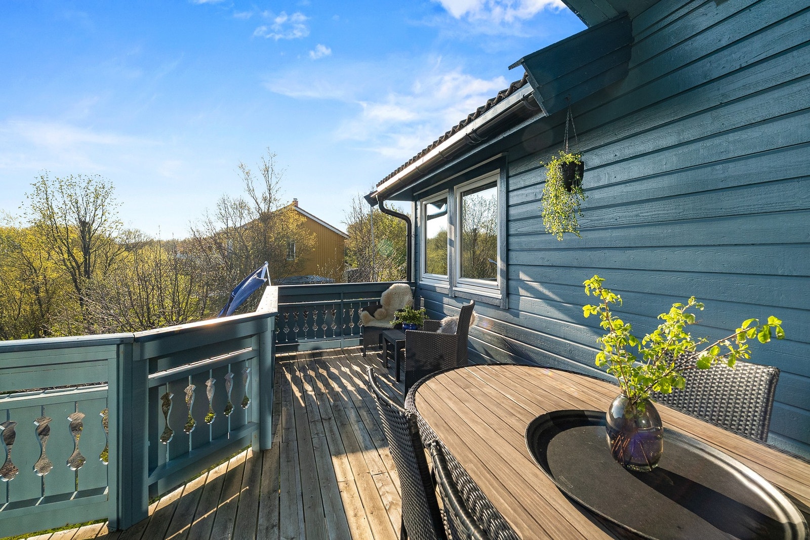 God plass til utemøblement og grill - perfekt for besøk av familie og venner. Galleribilde