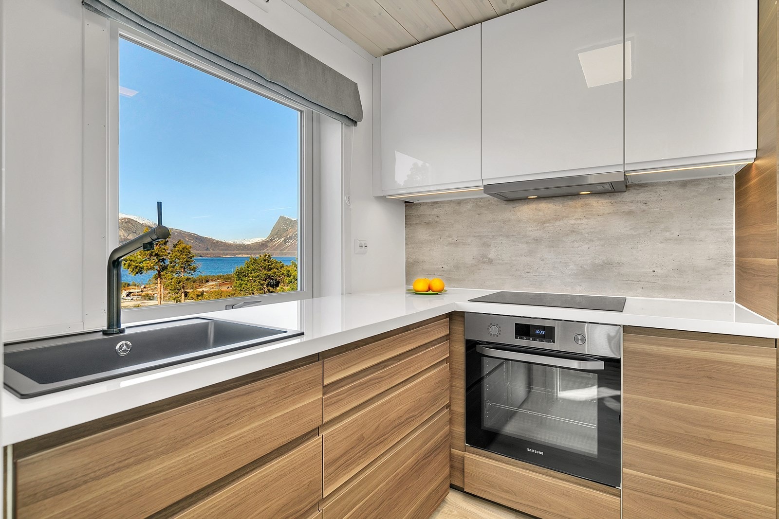 Komposittvask med 1-greps kjøkkenbatteri Galleribilde