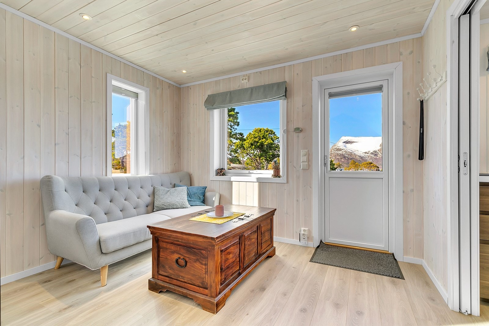 Flere vindusflater gir godt med lysinnslipp og byr på en flott utsikt. Galleribilde