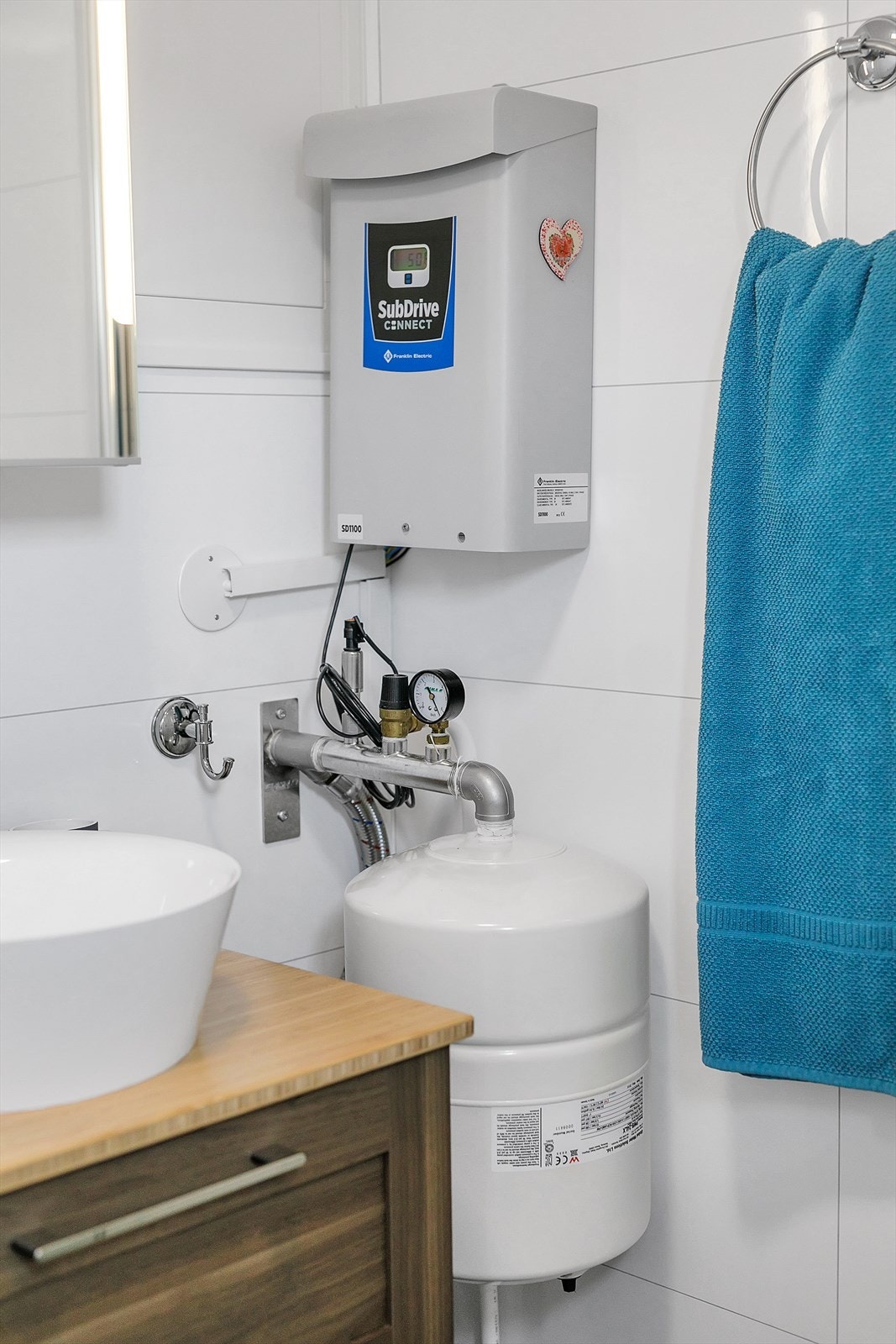 Trykktank montert på vegg Galleribilde