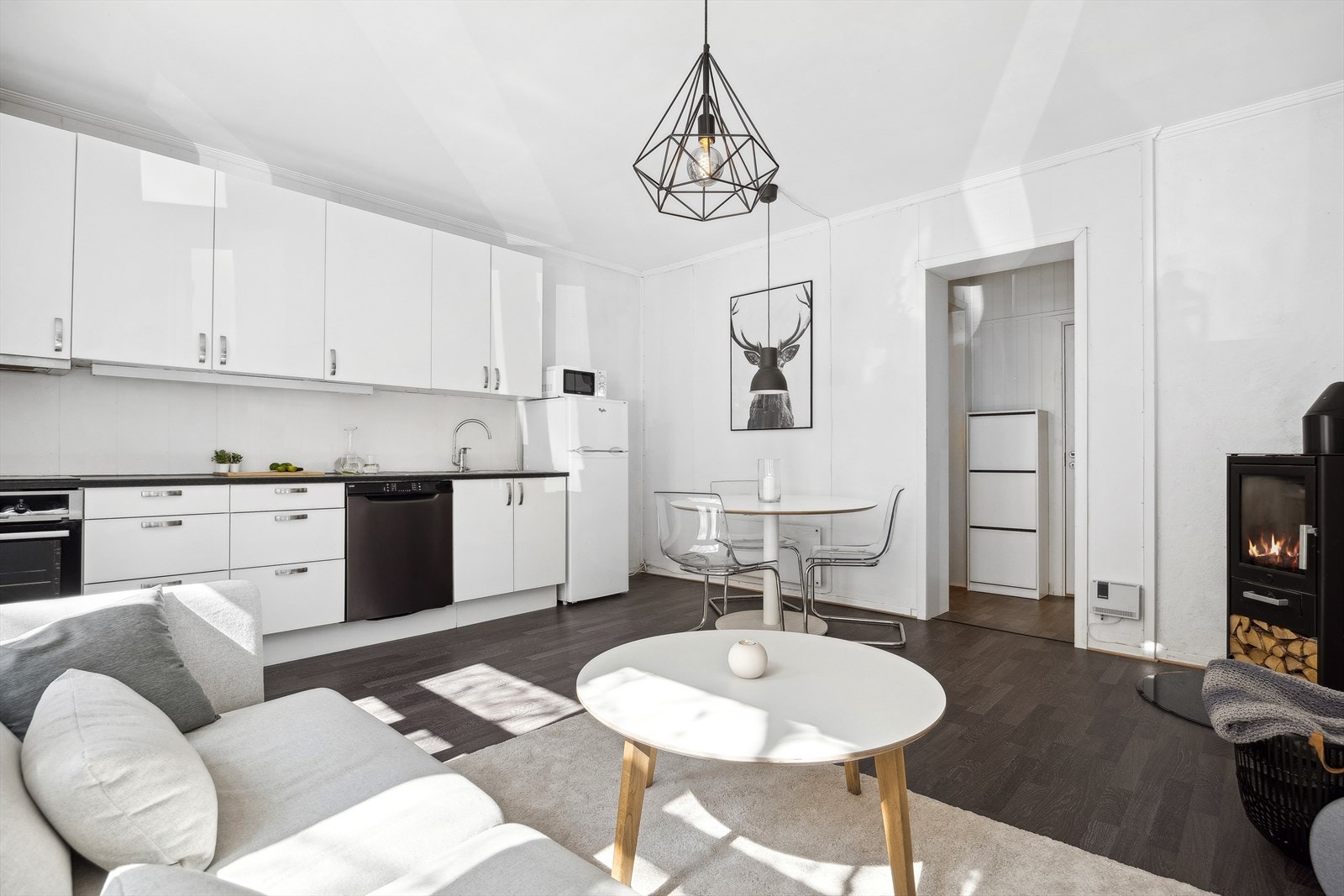 Sameiet Frostaveien 6 består av 14 boligseksjoner - bygget ble seksjonert opp og re-innredet i 1984. Galleribilde