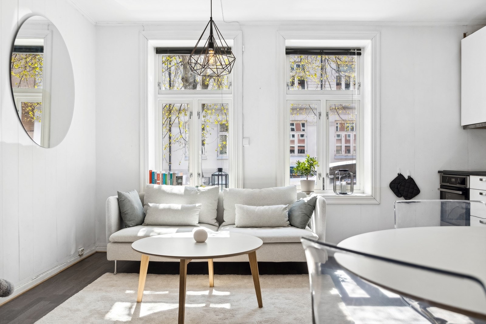 Leiligheten har en smart og praktisk planløsning samt en gjennomgående god standard. Ingen bygningsdeler har fått TG2 eller TG3 av takstmann. Galleribilde