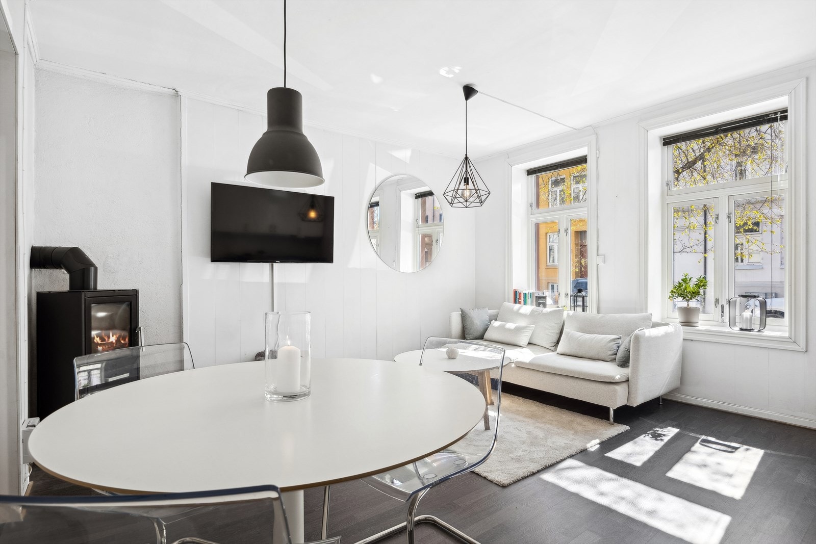 DNB Eiendom ønsker deg velkommen til Lademoen/Buran og Frostaveien 6. En stilig selveier med sentral beliggenhet. Bad og kjøkken fra 2015. Varmtvann inkl. i fellesutgiftene. Gangavstand til Solsiden. Galleribilde